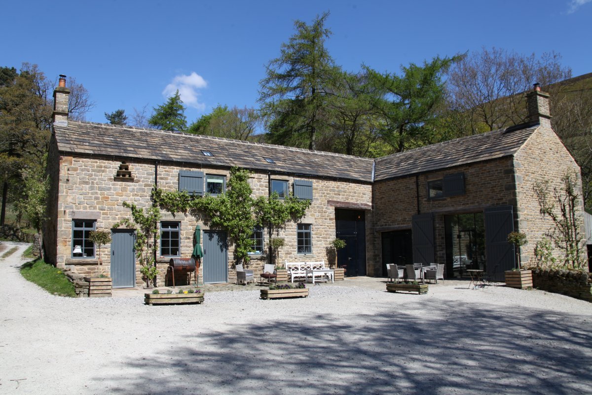 Luxury lodge and cottages in Edale Derbyshire