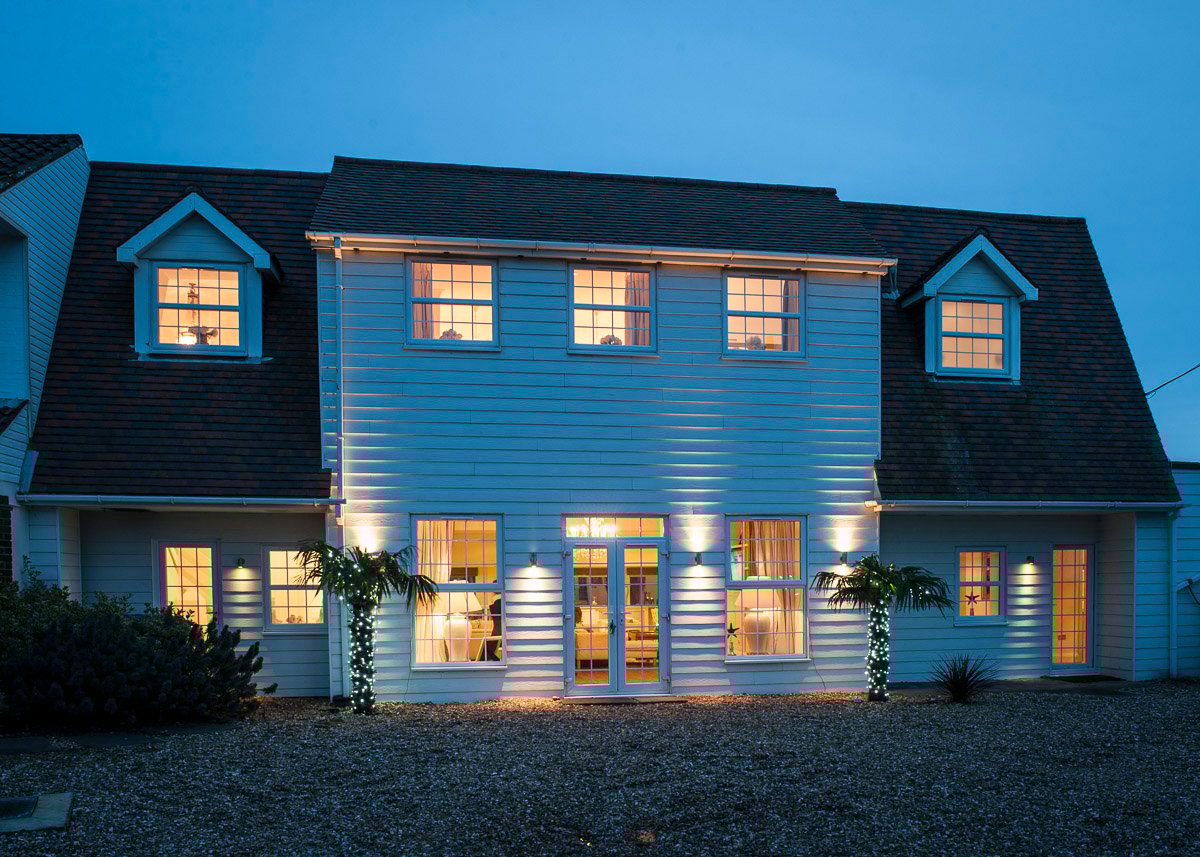 The Angmering on Sea Beach House Mansion with Hot Tub, Sussex