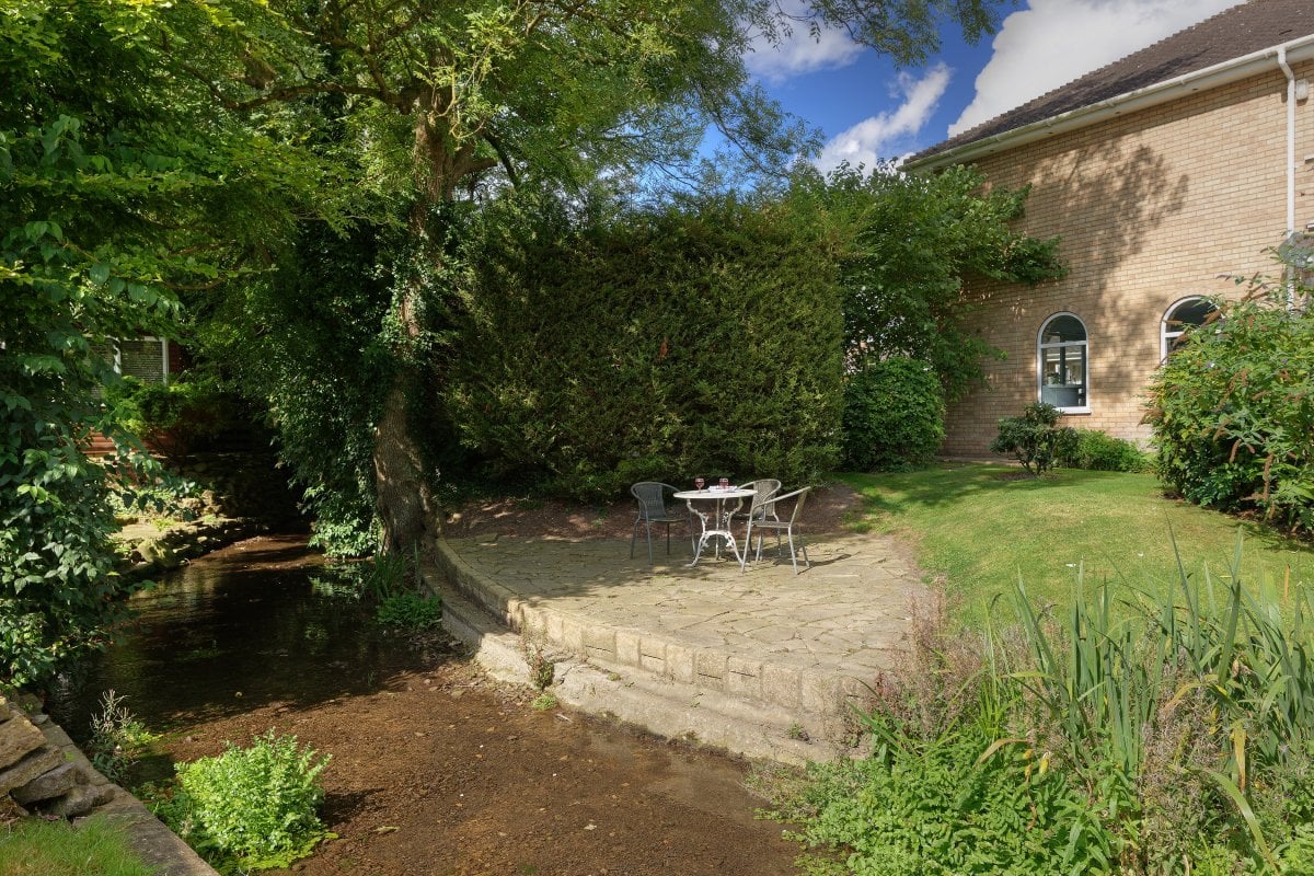 Athina Cottage Luxury Holiday House with Hot Tub, Welton