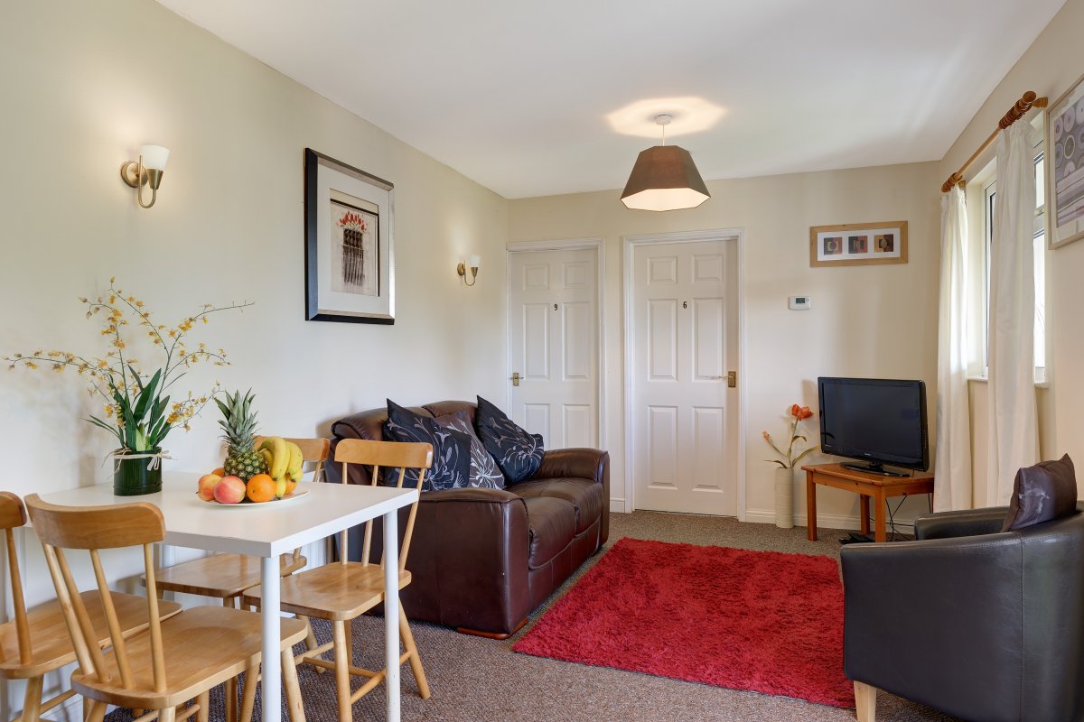 Athina Cottage Luxury Holiday House with Hot Tub, Welton