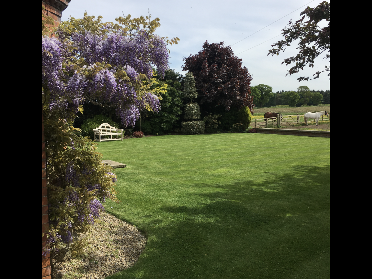 Clock Farm House, York Luxury holidays with friends