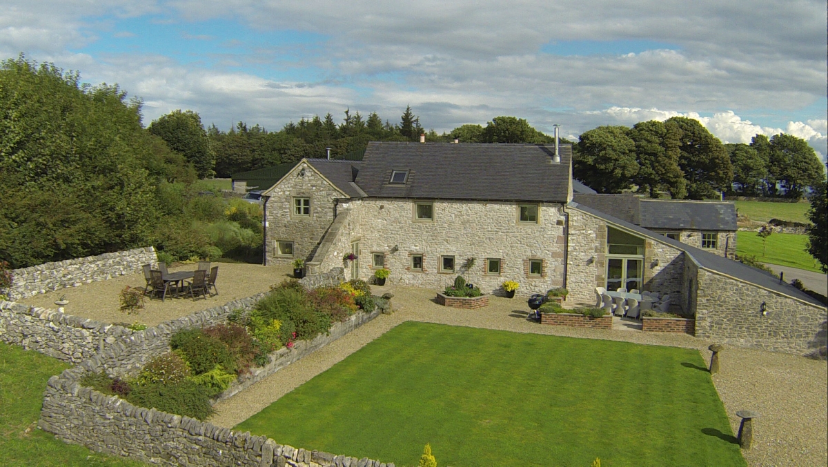 Large Holiday Farmhouse Near Ashbourne Derbyshire