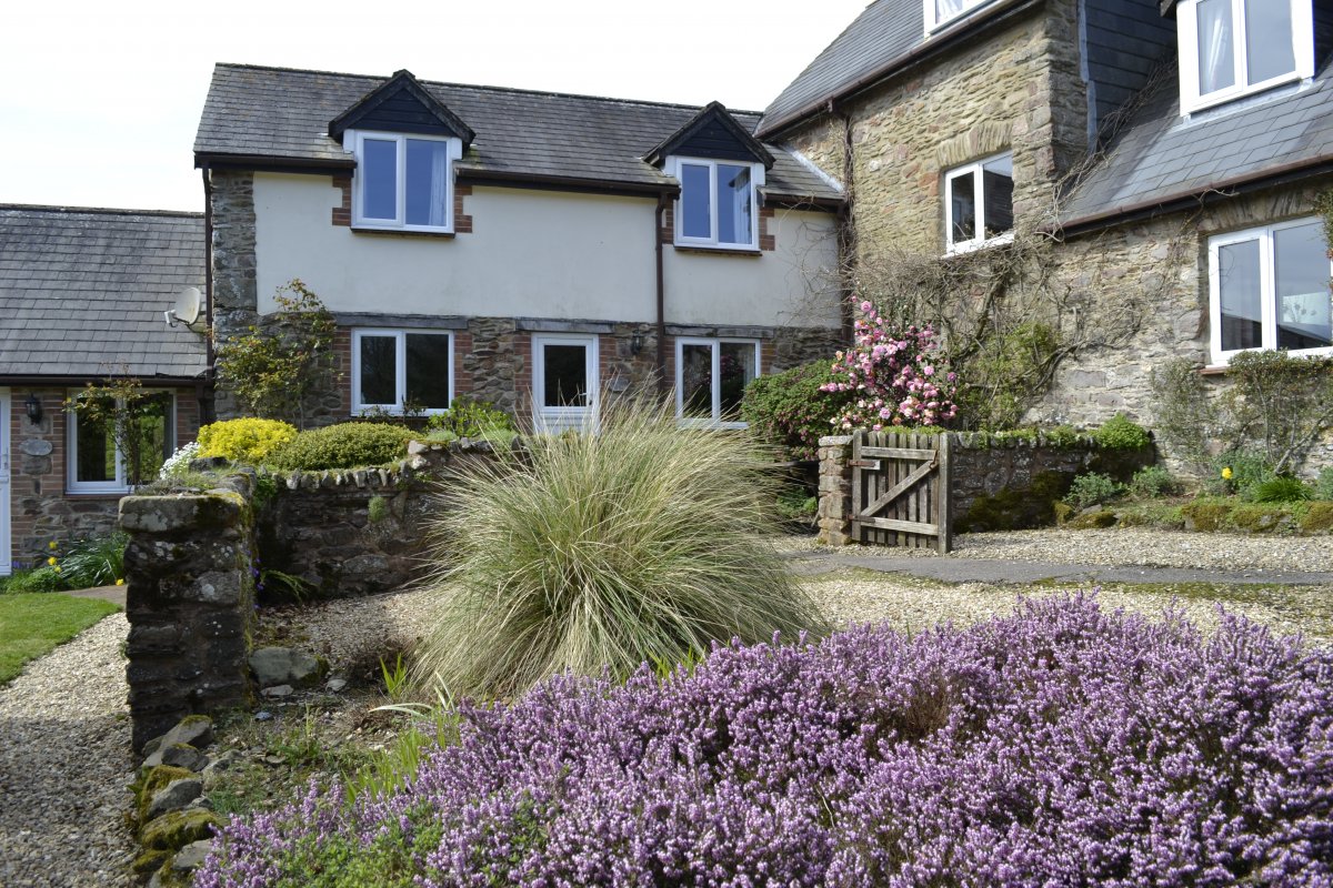 6 cottages sleeping up to 22 people