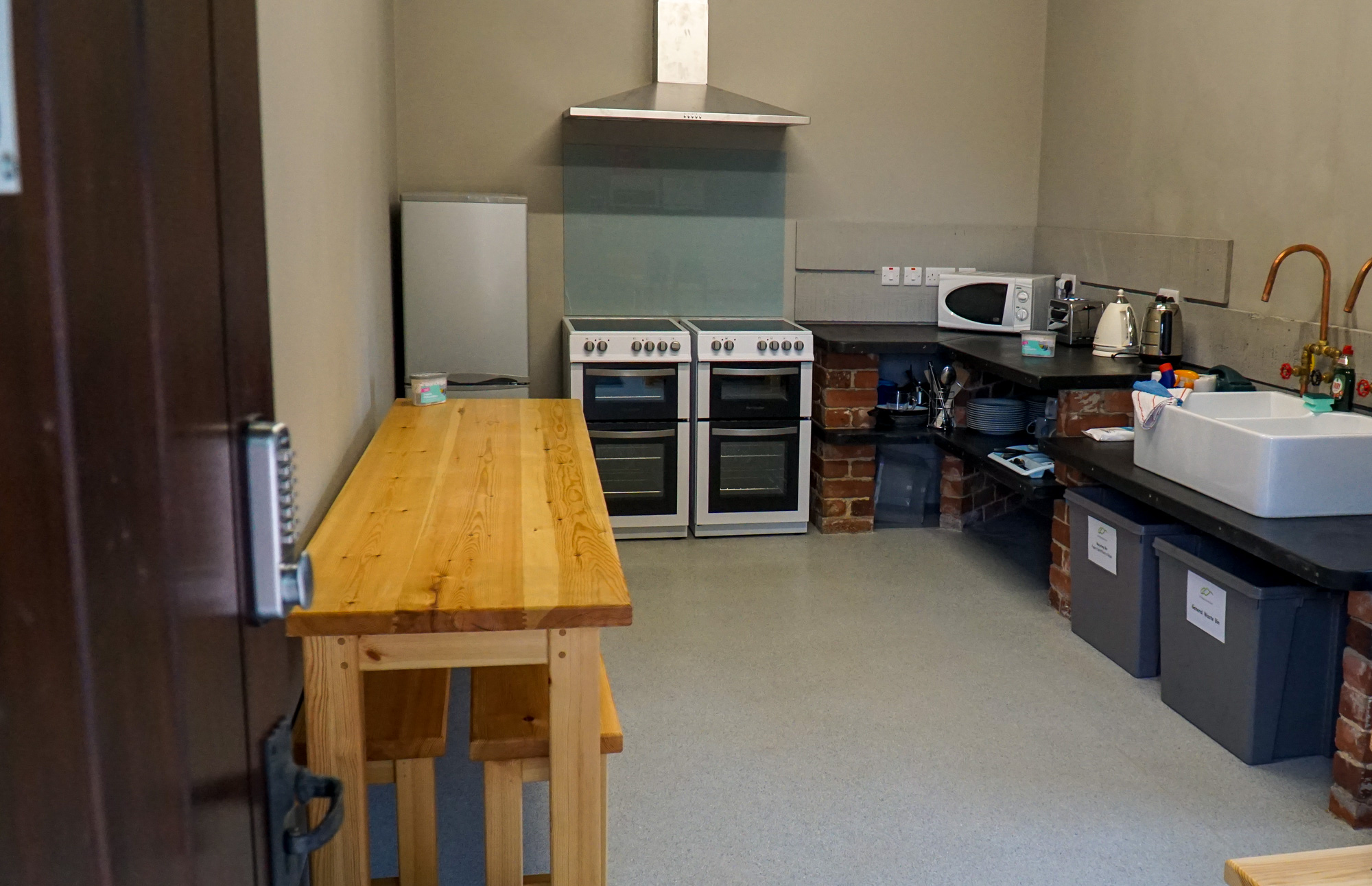 3 Peaks Bunkroom - kitchen