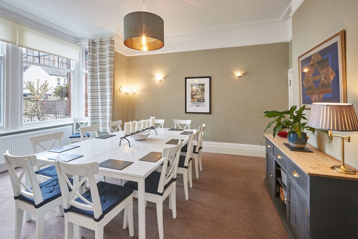 Acorn Lodge - dining room for all