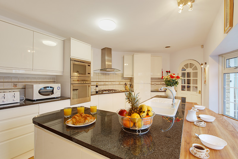 Athina Cottage - main kitchen