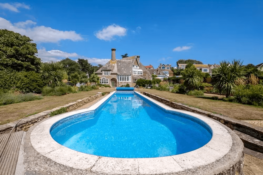 Beach House Exmouth - seasonally heated pool
