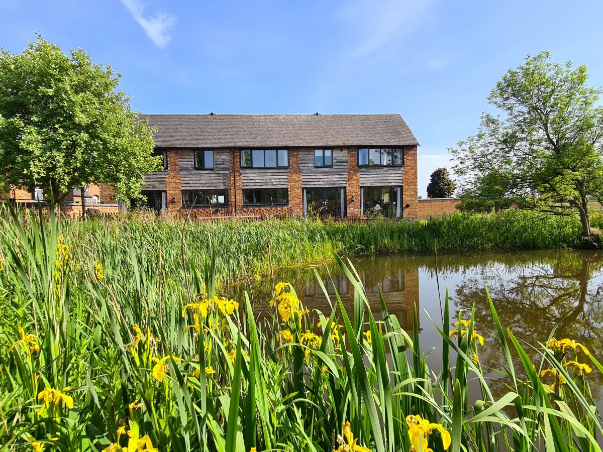 Buttercups Haybarn - wonderfully spacious accommodation for 10