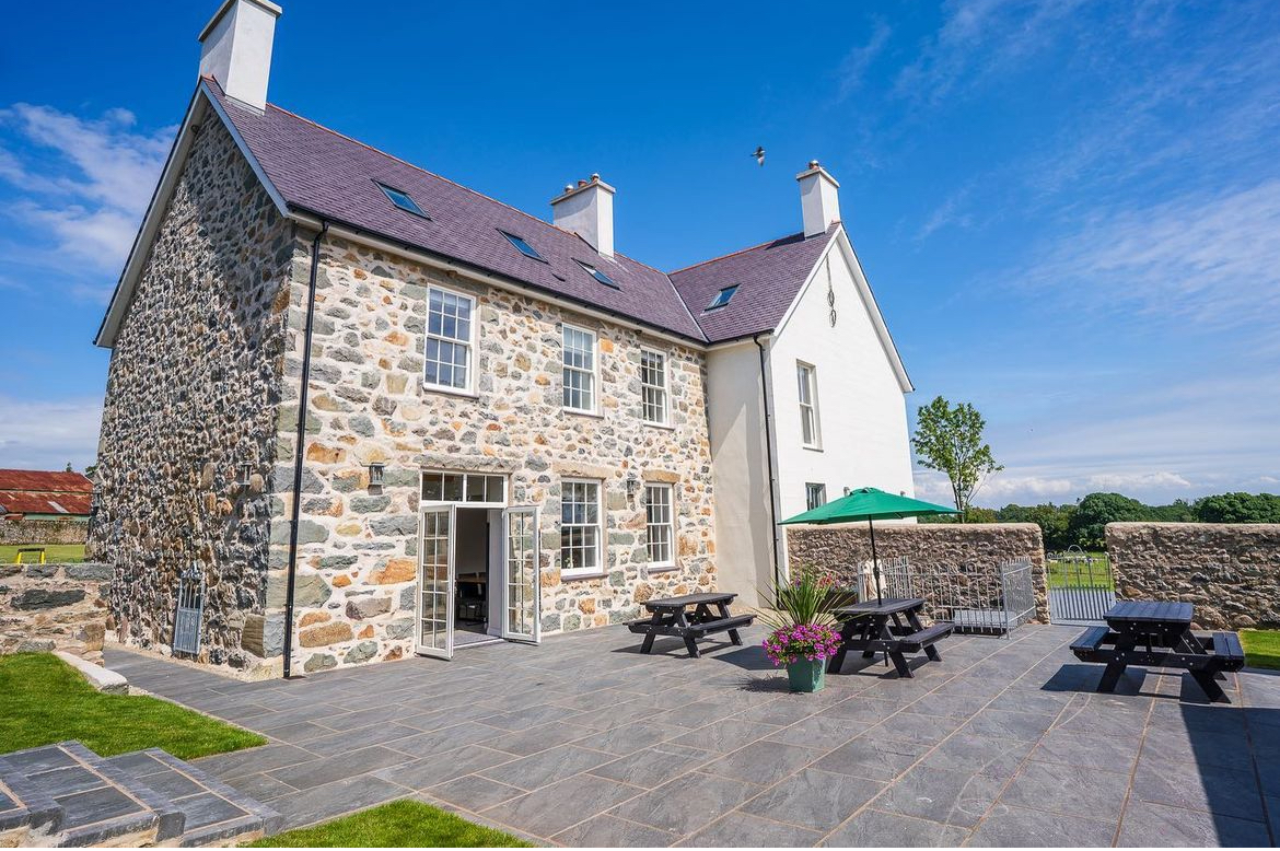 Hendre Feinws with great outside space