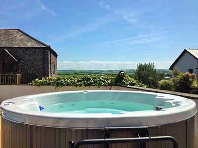 Hilton Farm - hot tub with a view