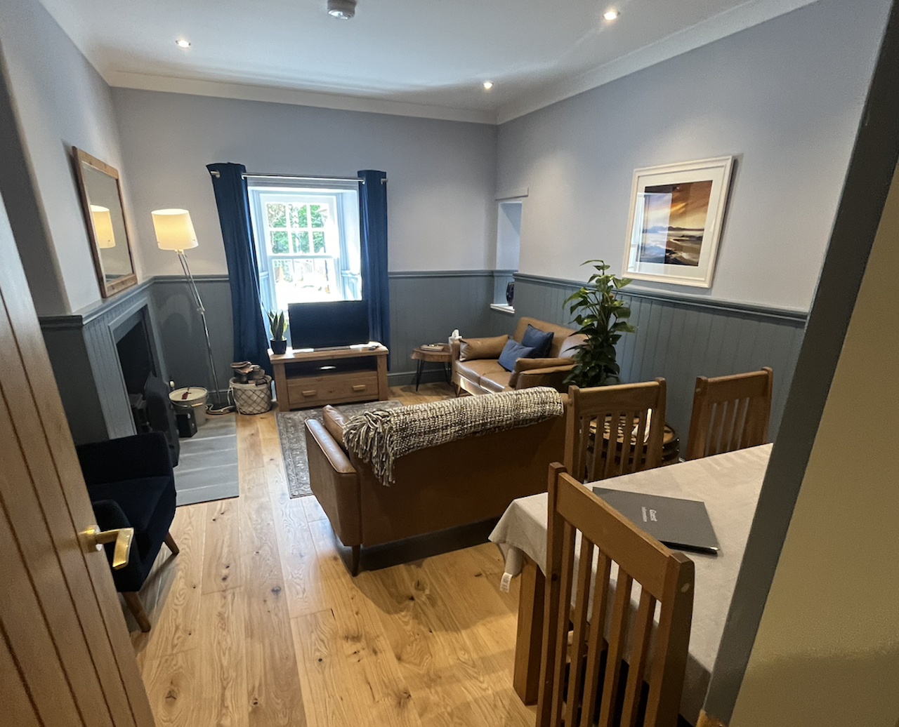 Kames Castle Cottages - Ninian living room