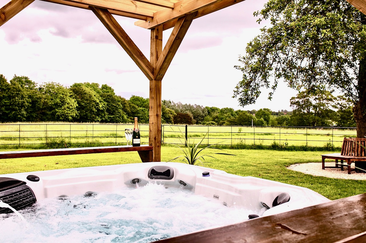 Orchardleigh Castle - the hot tub