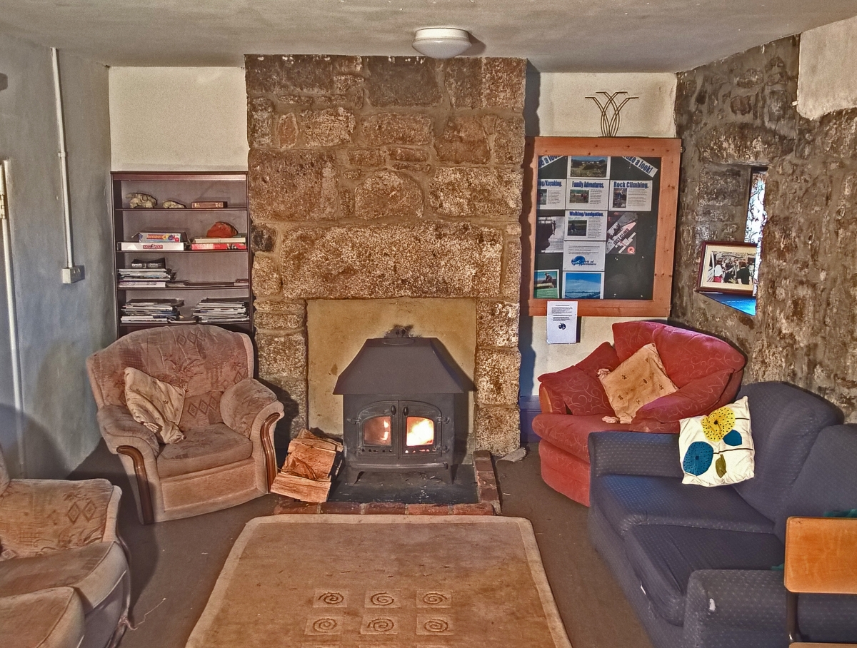 Powder Mills Bunkhouse - lounge
