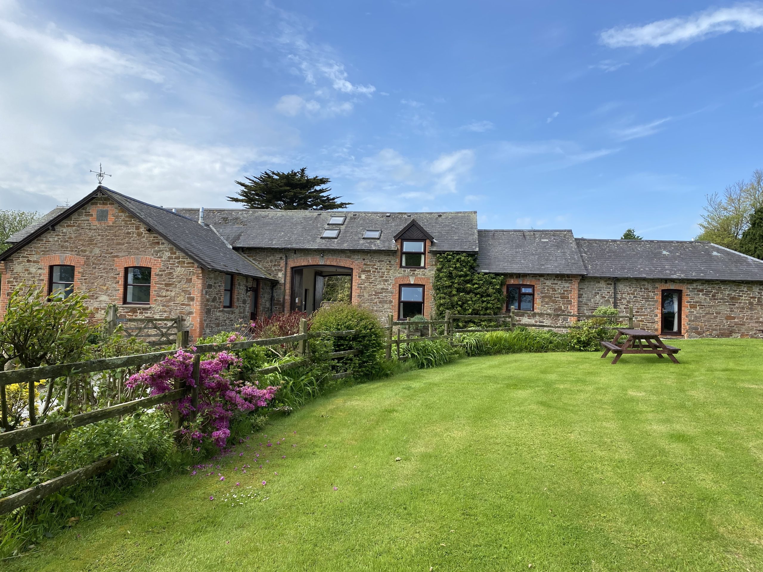 Stowford Lodge Holiday Cottages - lawned gardens at the cottages