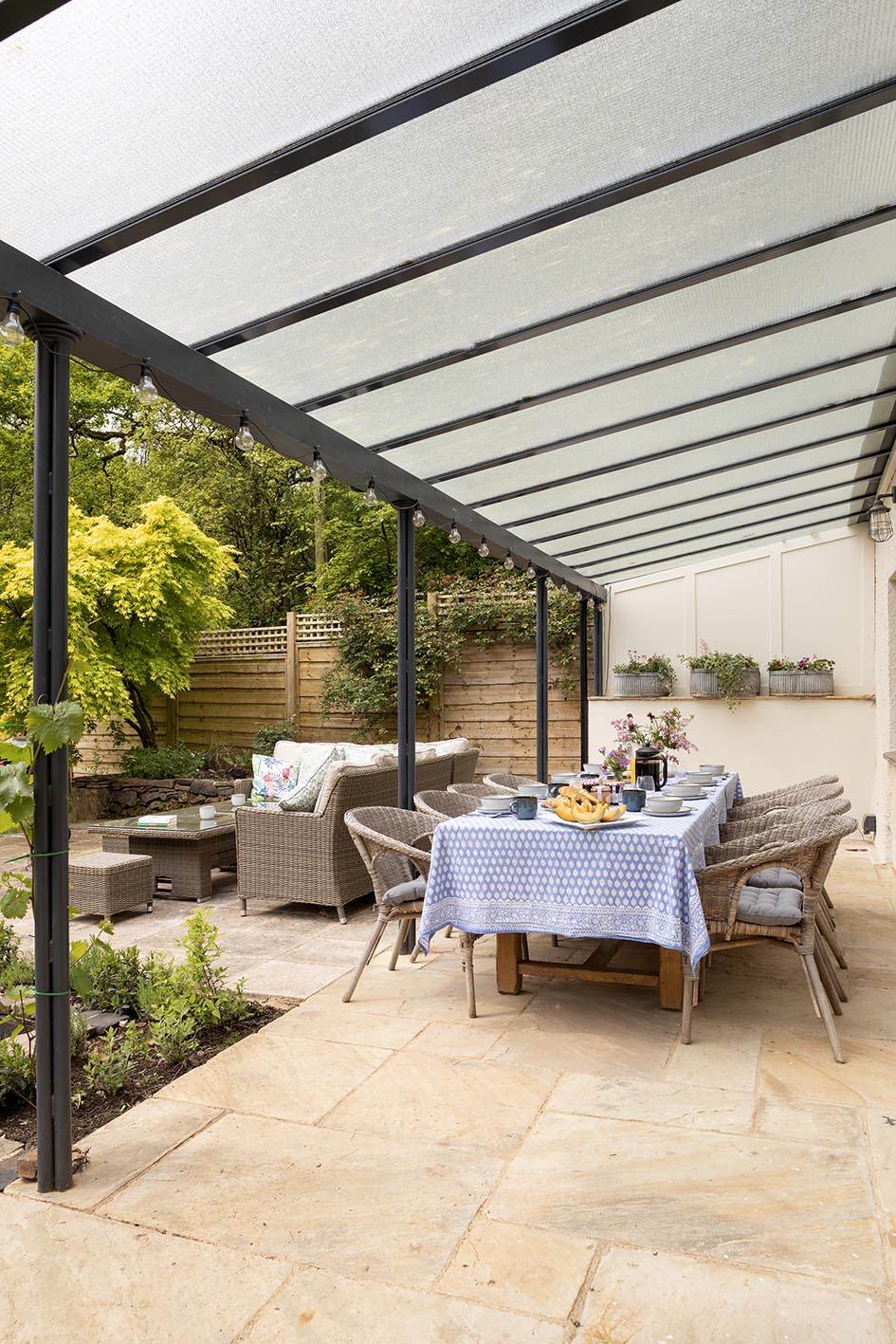 Buzzards House - outside dining on the sunny verandah