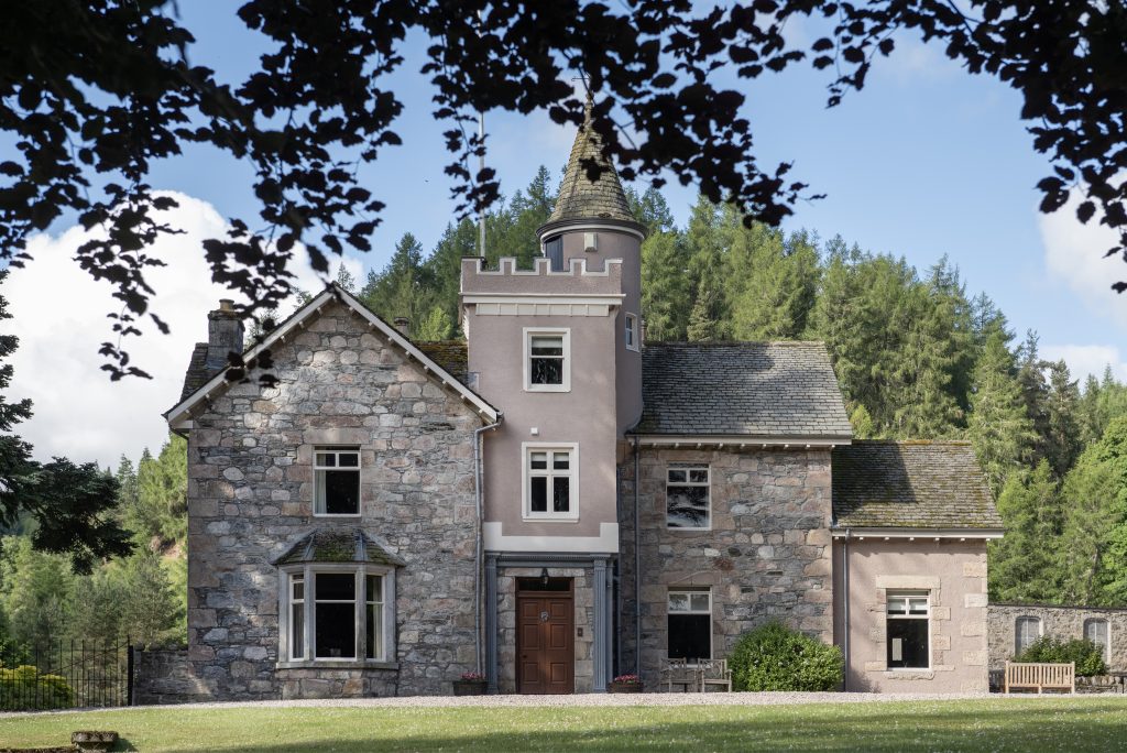 Delnabo - gorgeous highland house for a wedding