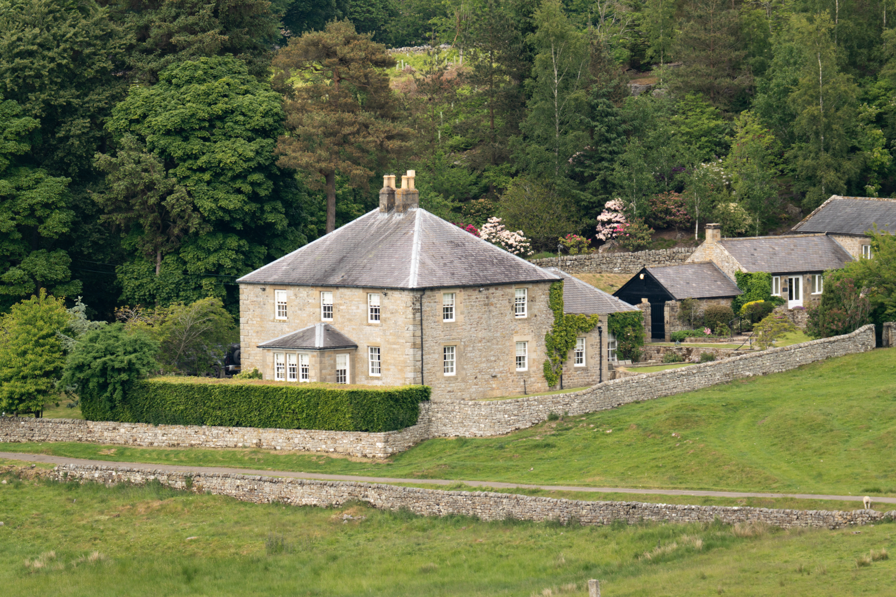 The Cragg Estate - Broadgate House in fantastic grounds and gardens