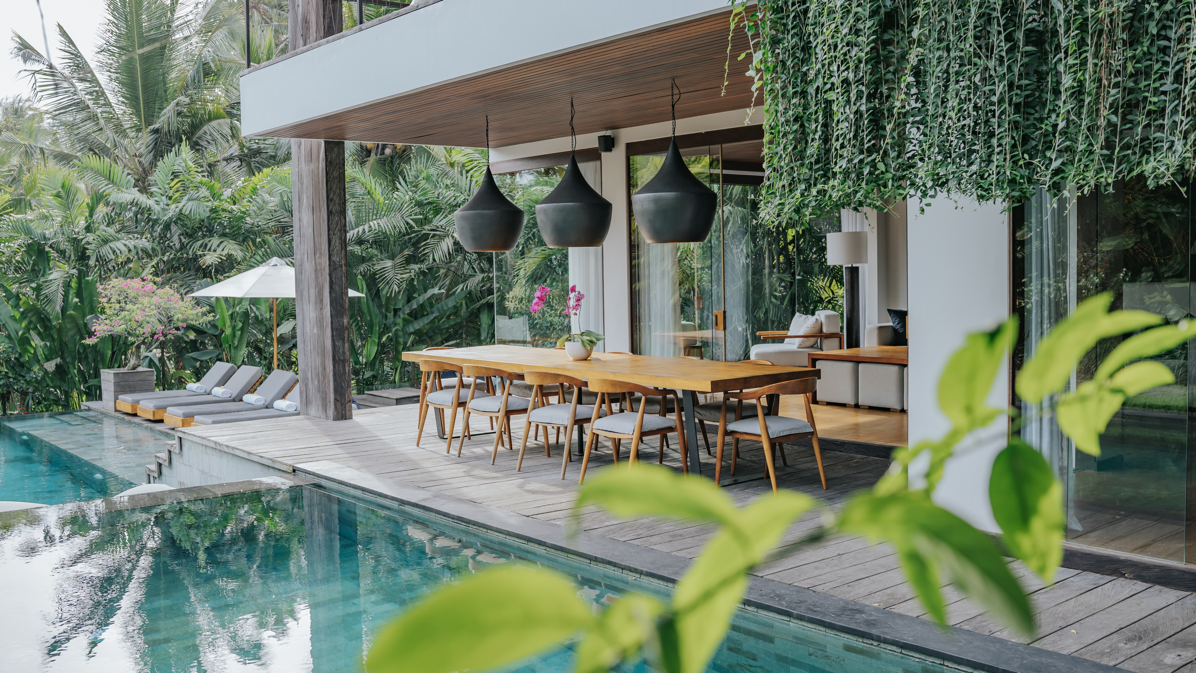 Dwa Chandra - sun terrace with loungers overlooking the pools