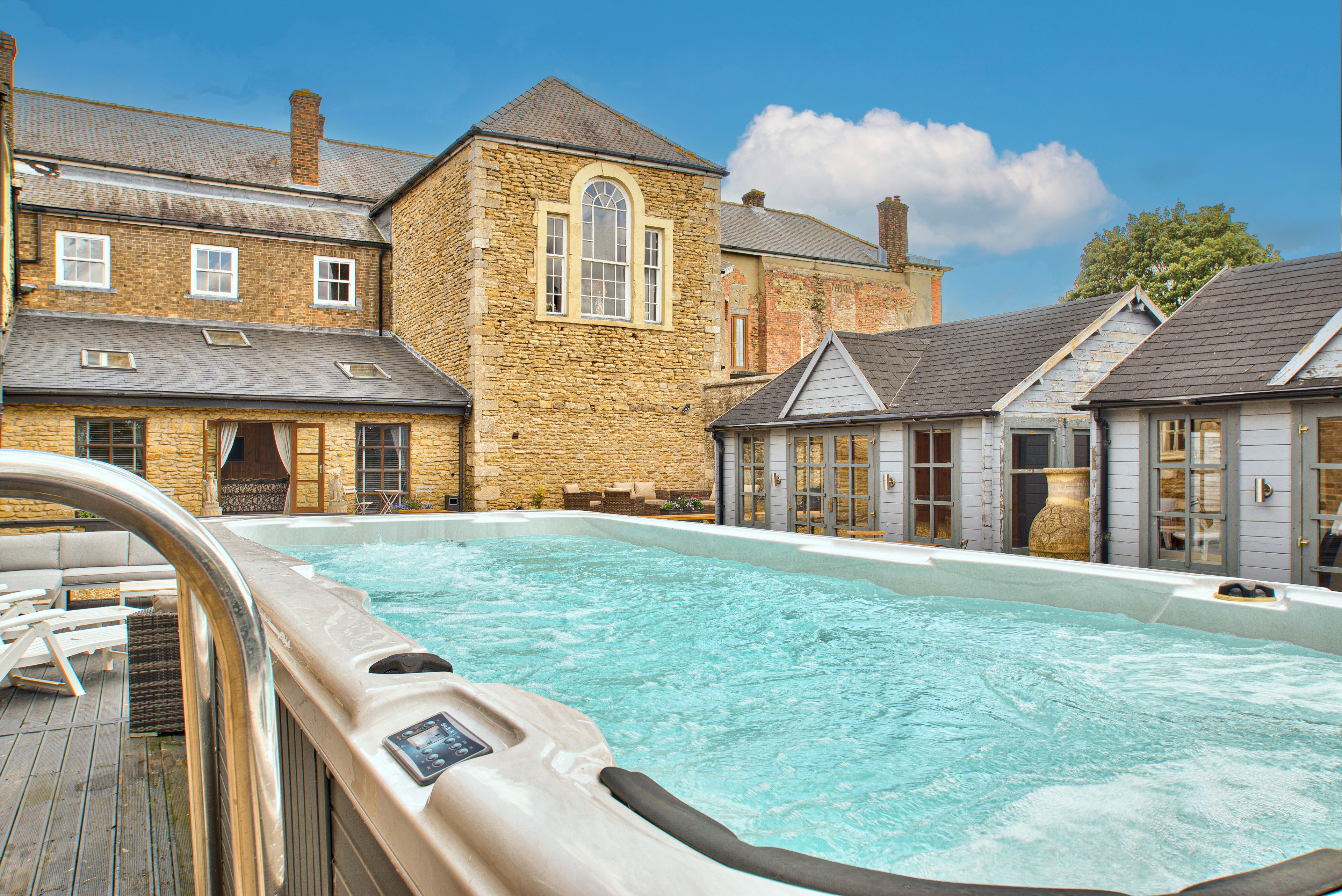 Glentworth Hall - fun swim spa