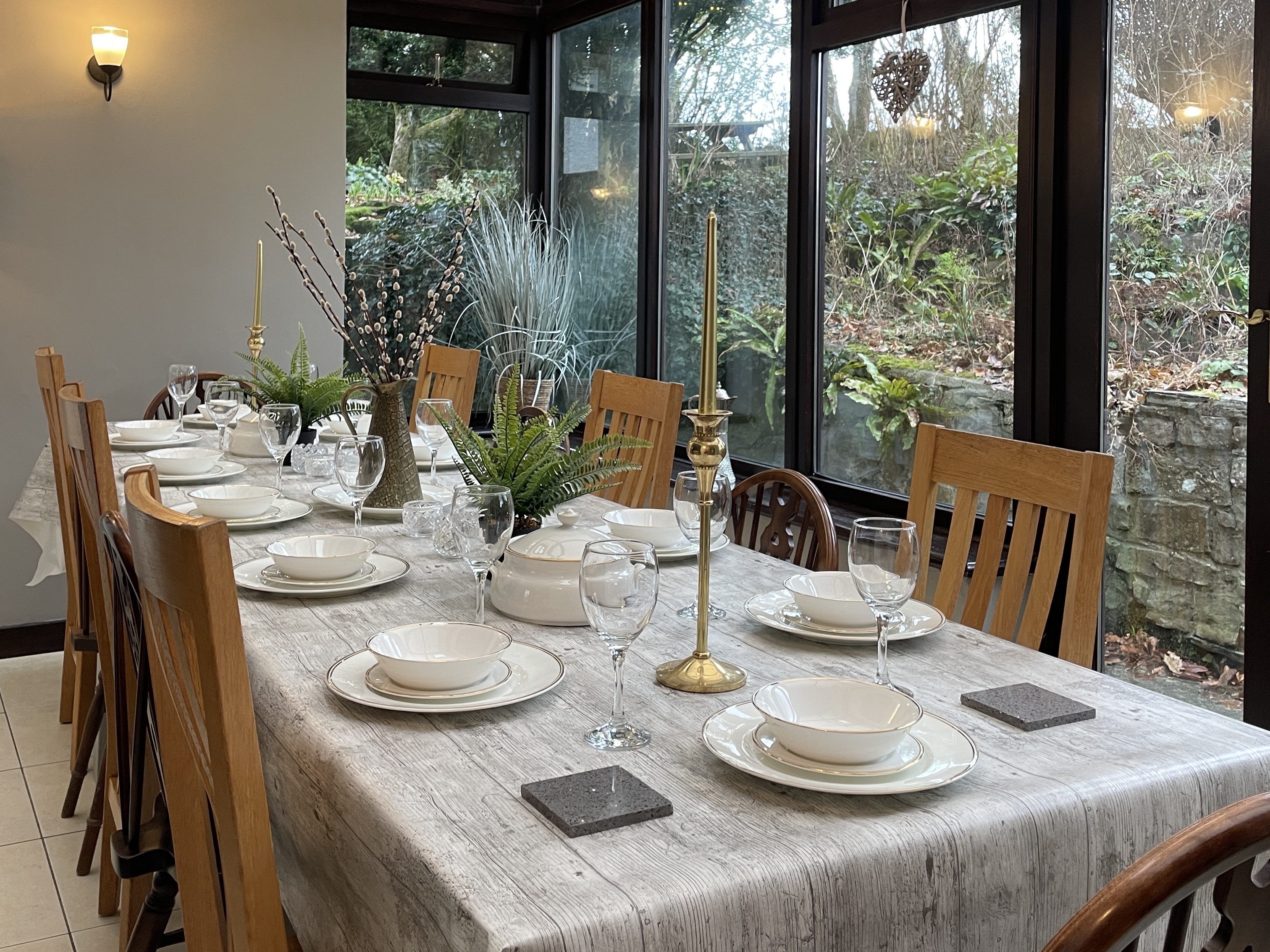 Lake Villa Holiday Cottages - Farmhouse dining room