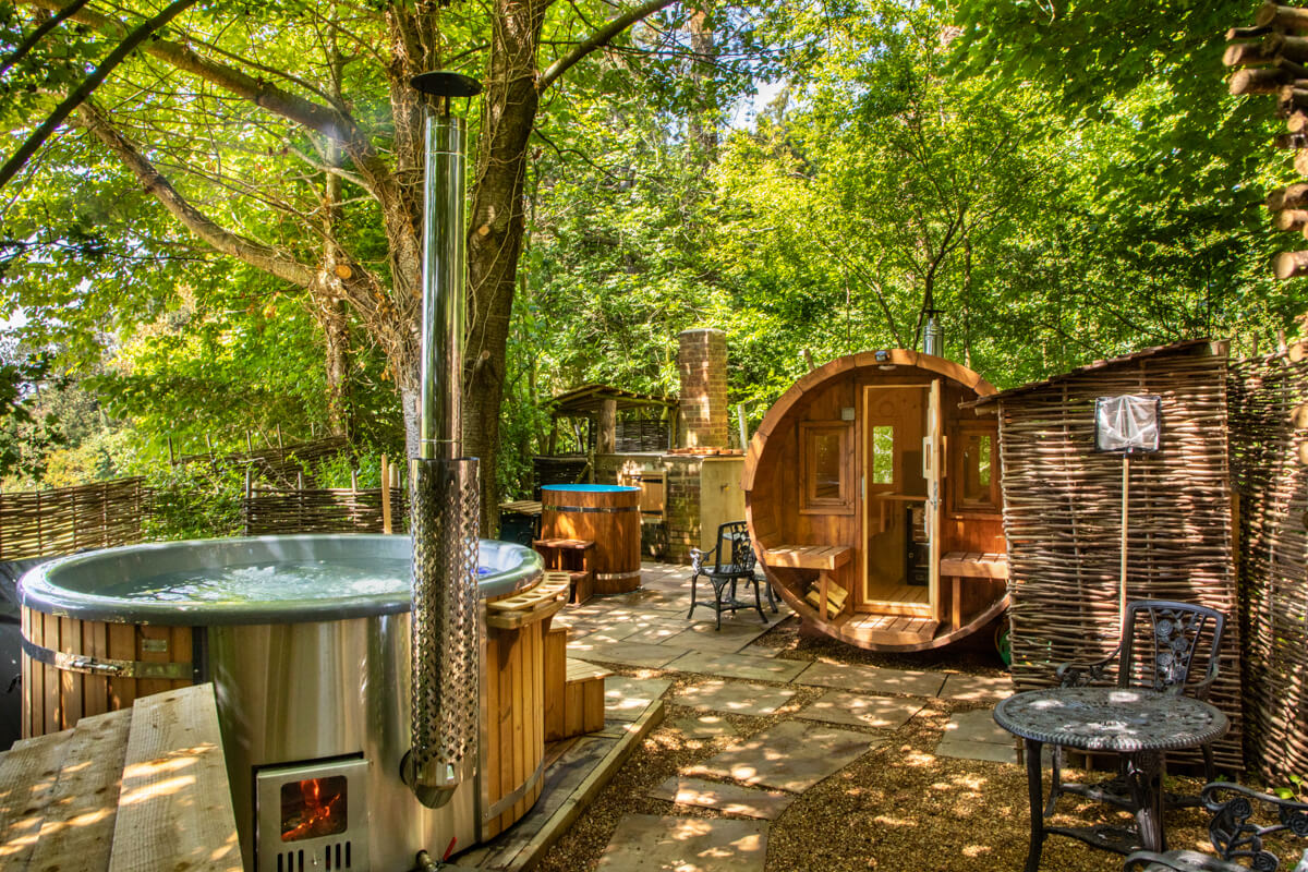Massingham Manor - woodland spa includes hot tub and sauna