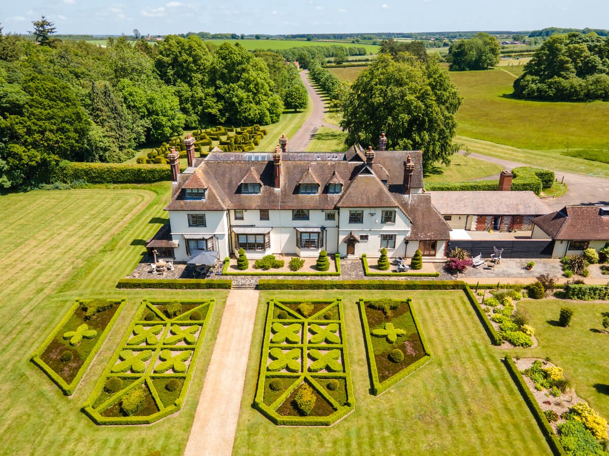 Massingham Manor - stunning country house in exquisite grounds and gardens