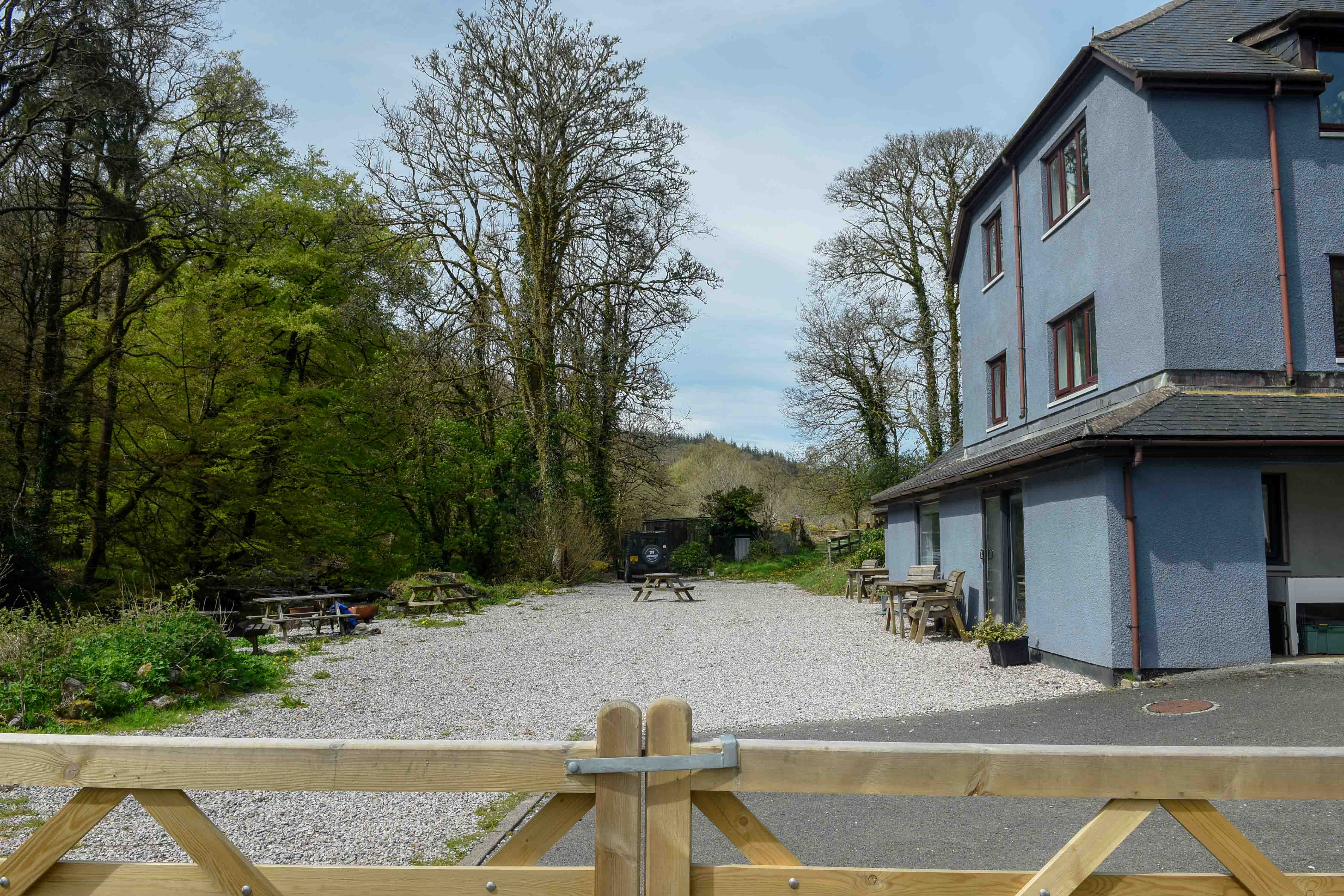 Badgers Holt – courtyard enclosed parking area