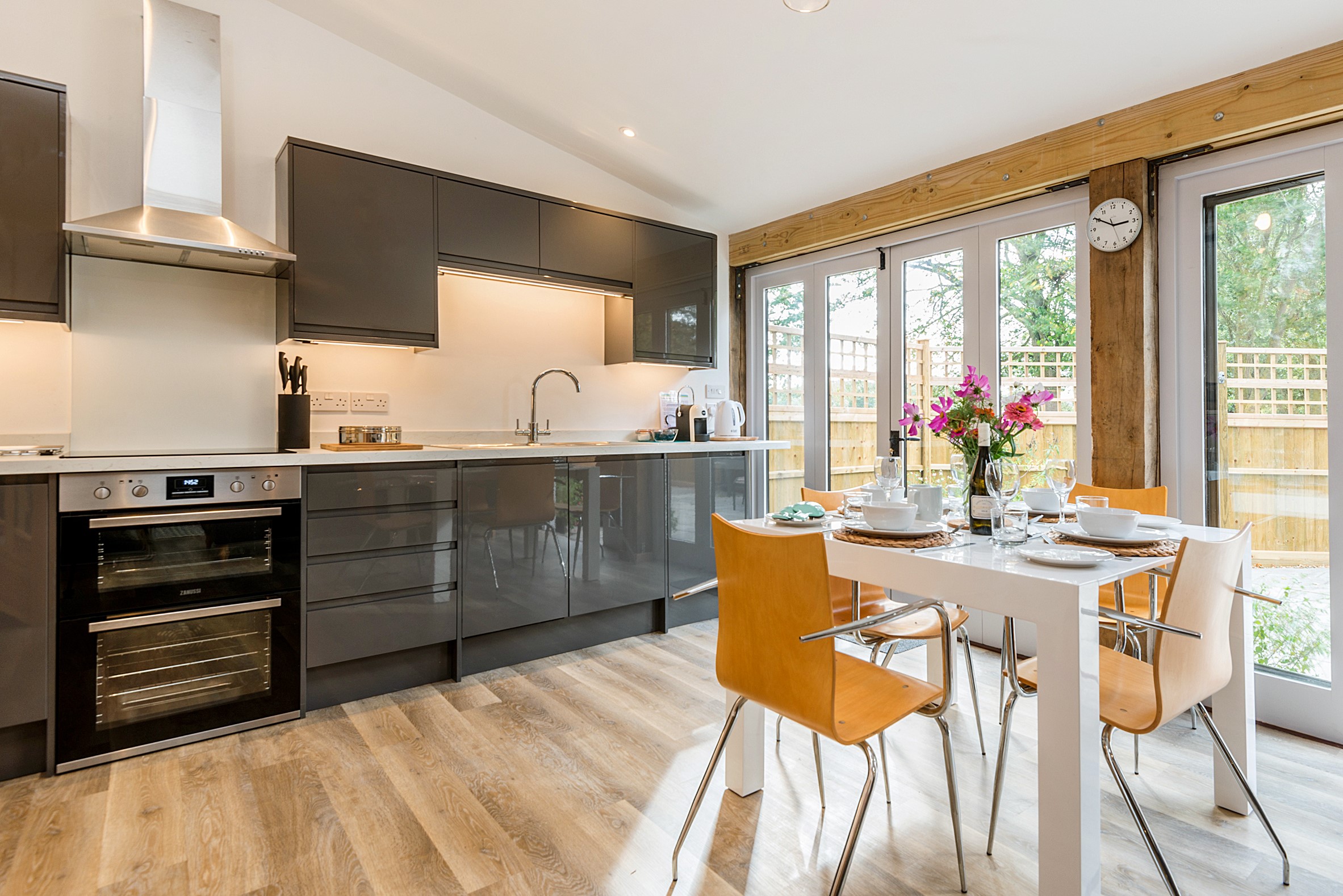 Bucks Farm - the Hayloft open plan kitchen dining area