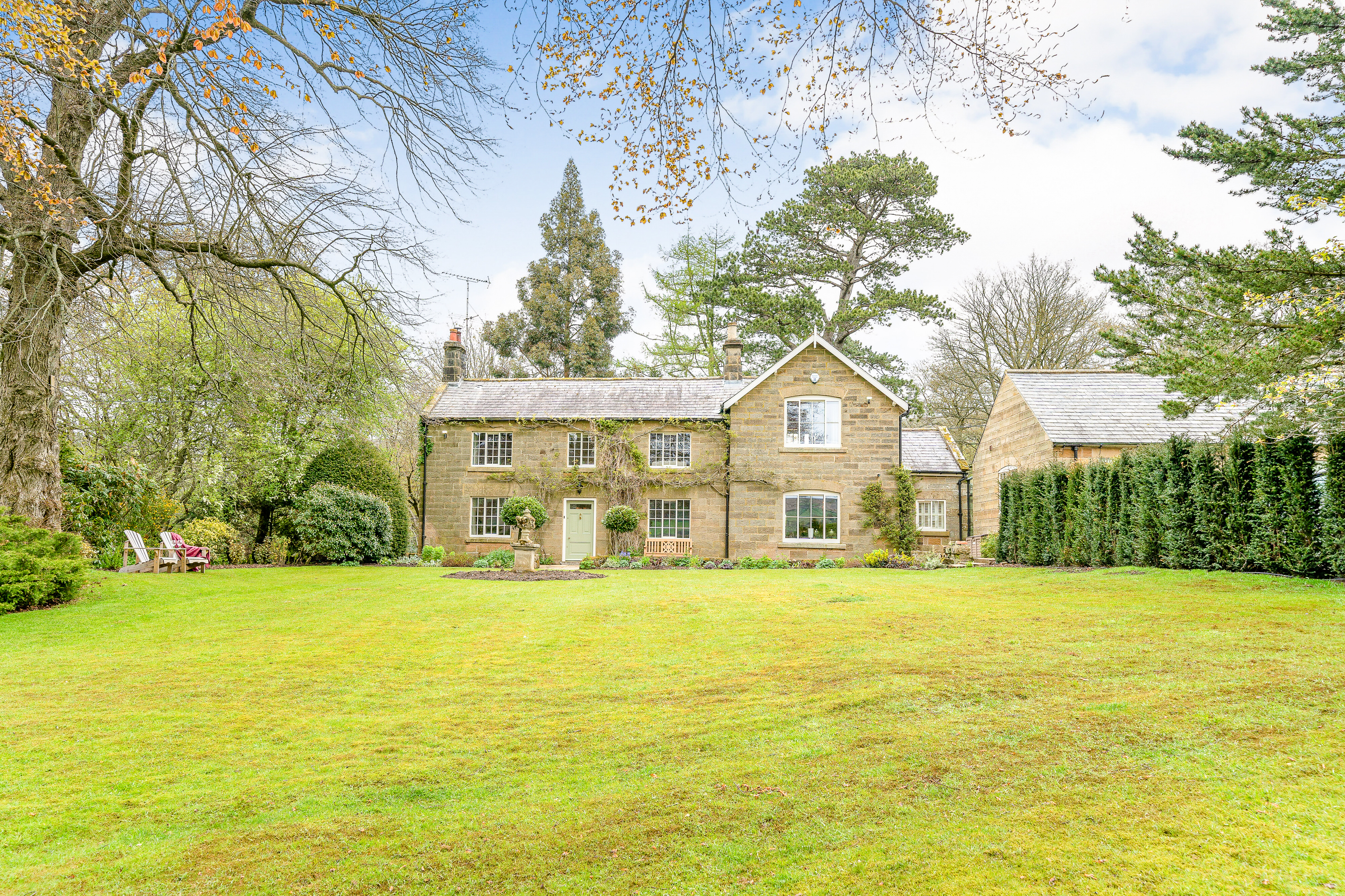Old Vicarage Farndale - rambling country house in glorious grounds and gardens