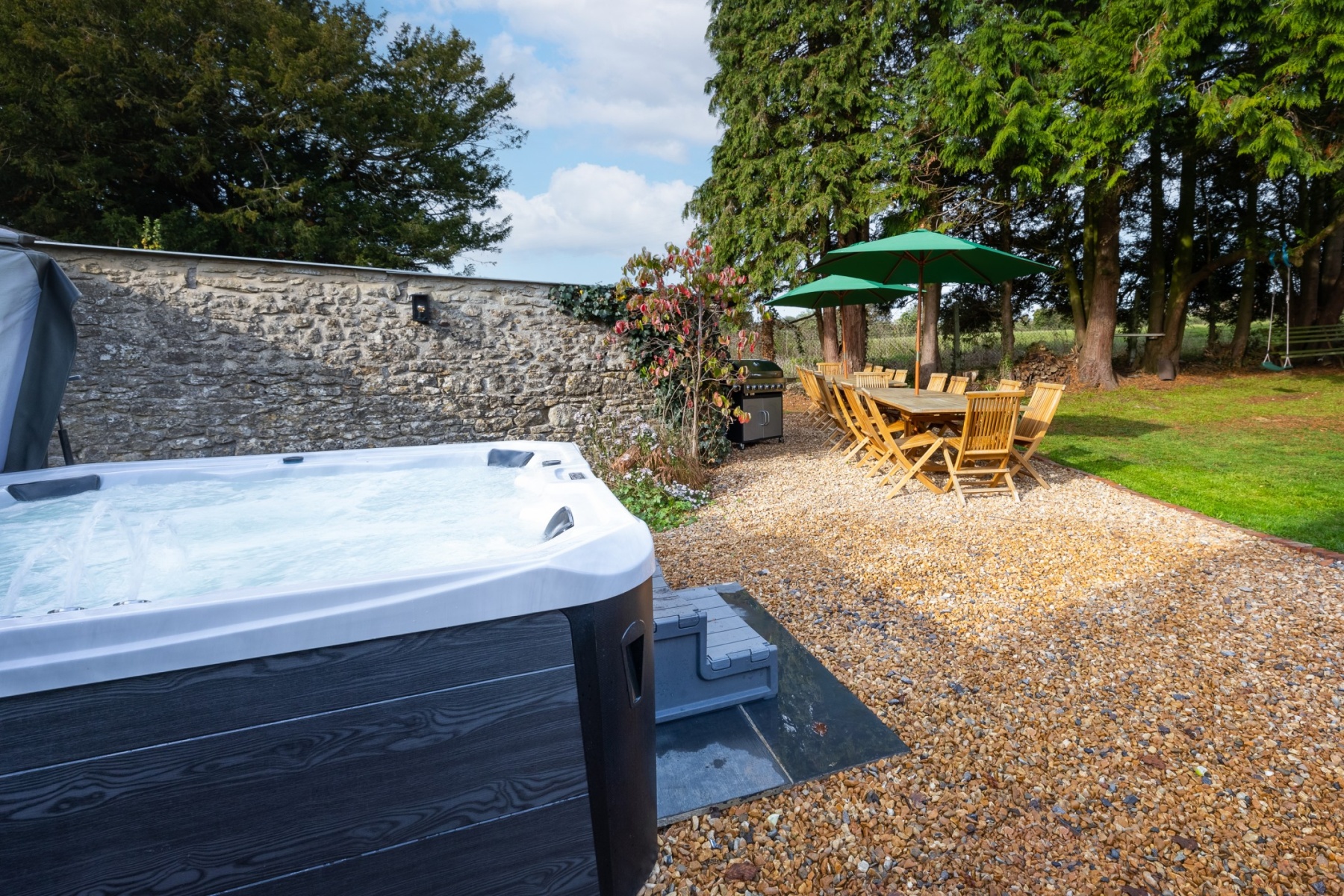 Topside House - large hot tub