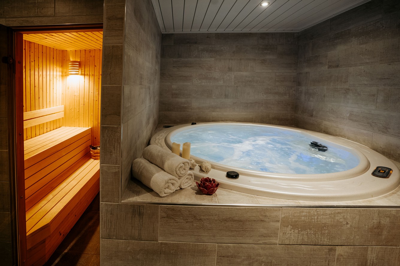 The Clockwork Hotel - jacuzzi and sauna