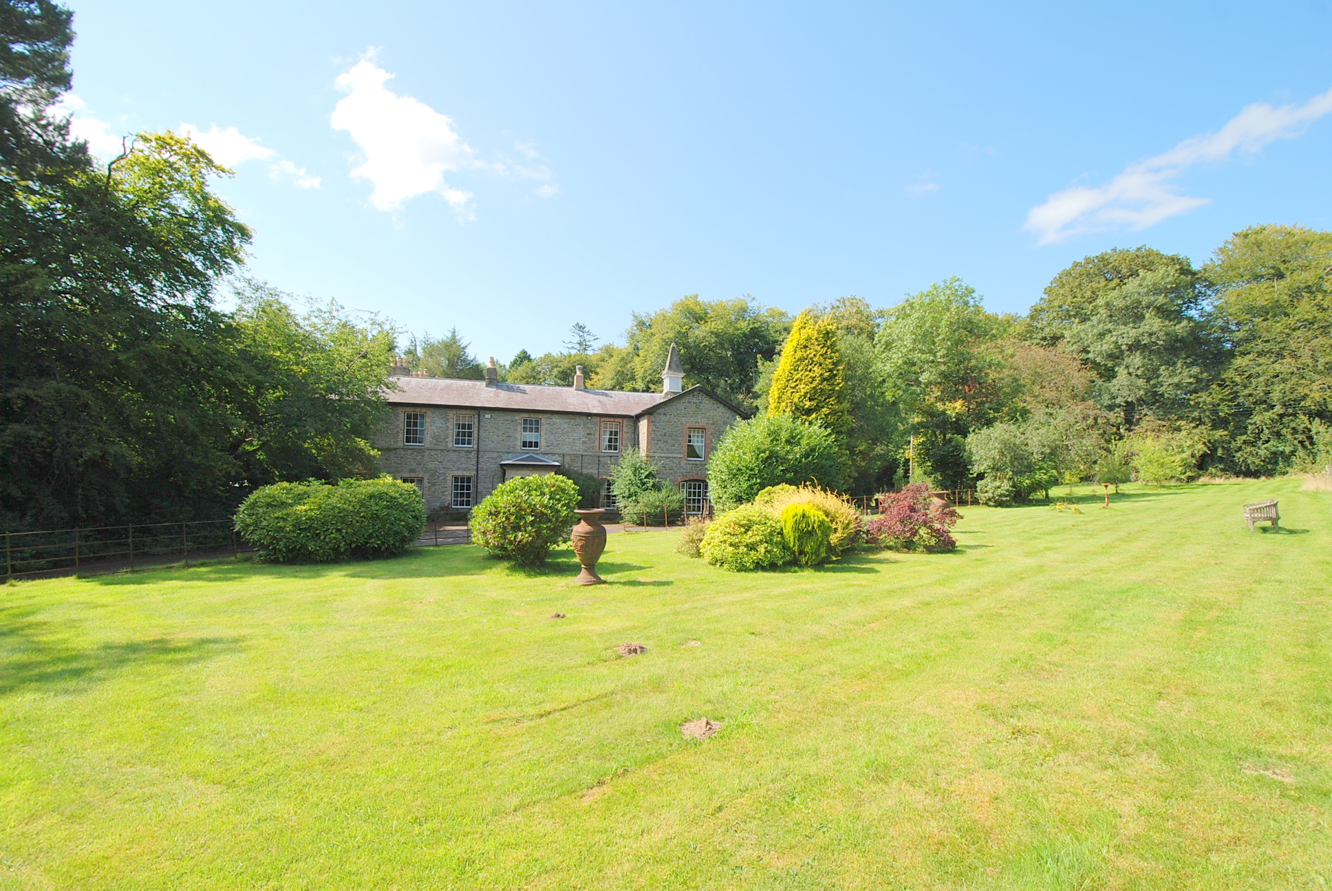 Cefnfaes Hall - 24 acres of wonderful gardens and grounds to enjoy