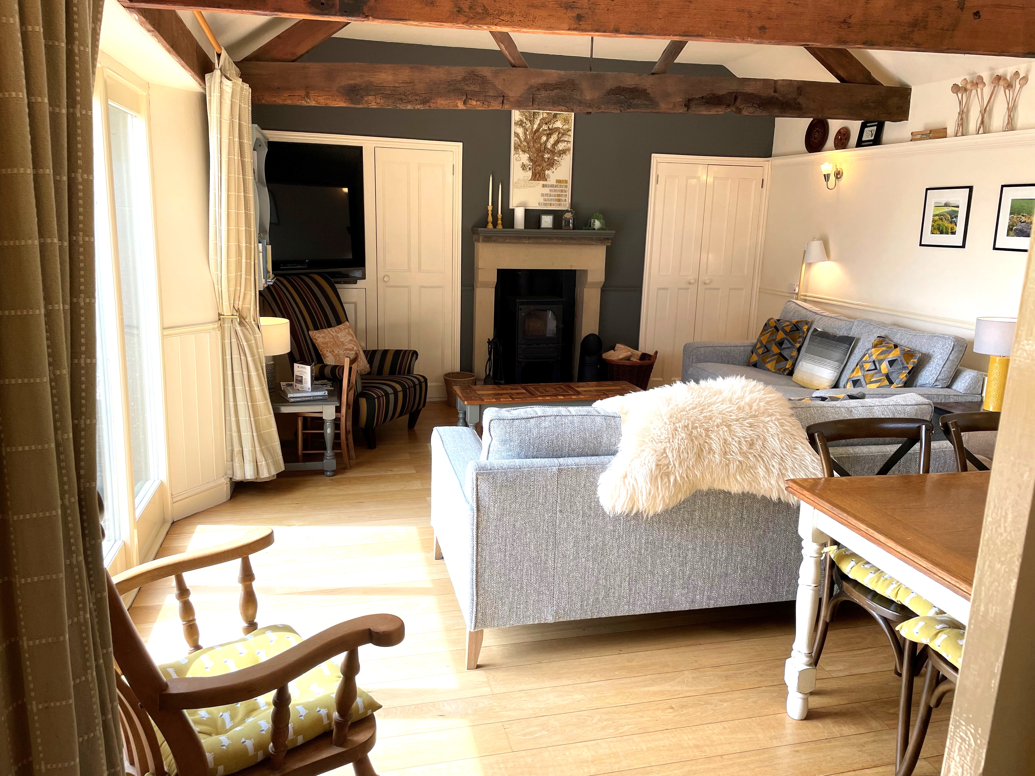 Beechenhill - Cottage by the Pond sitting room