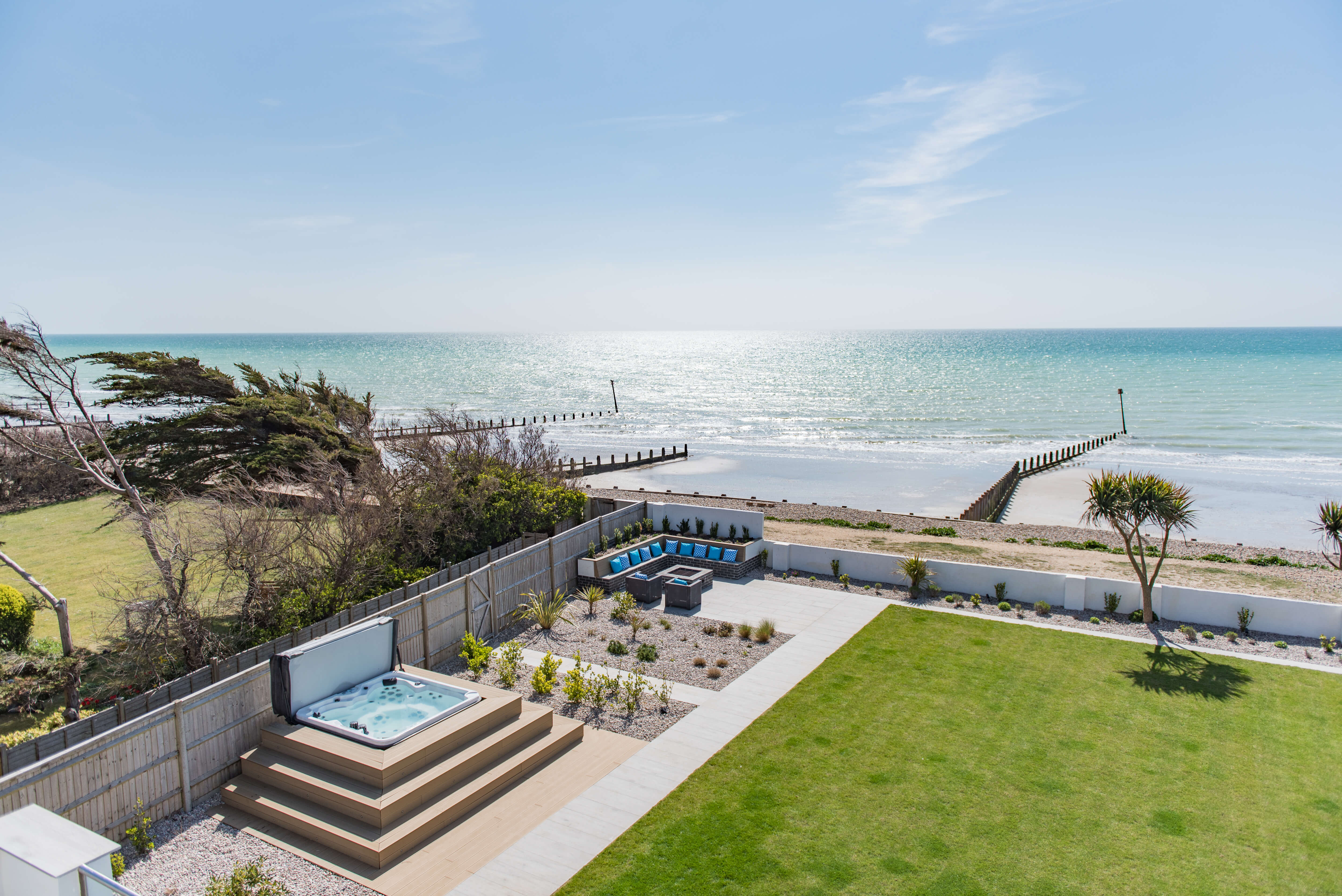 Sun Beach House - hot tub bubbles and great views