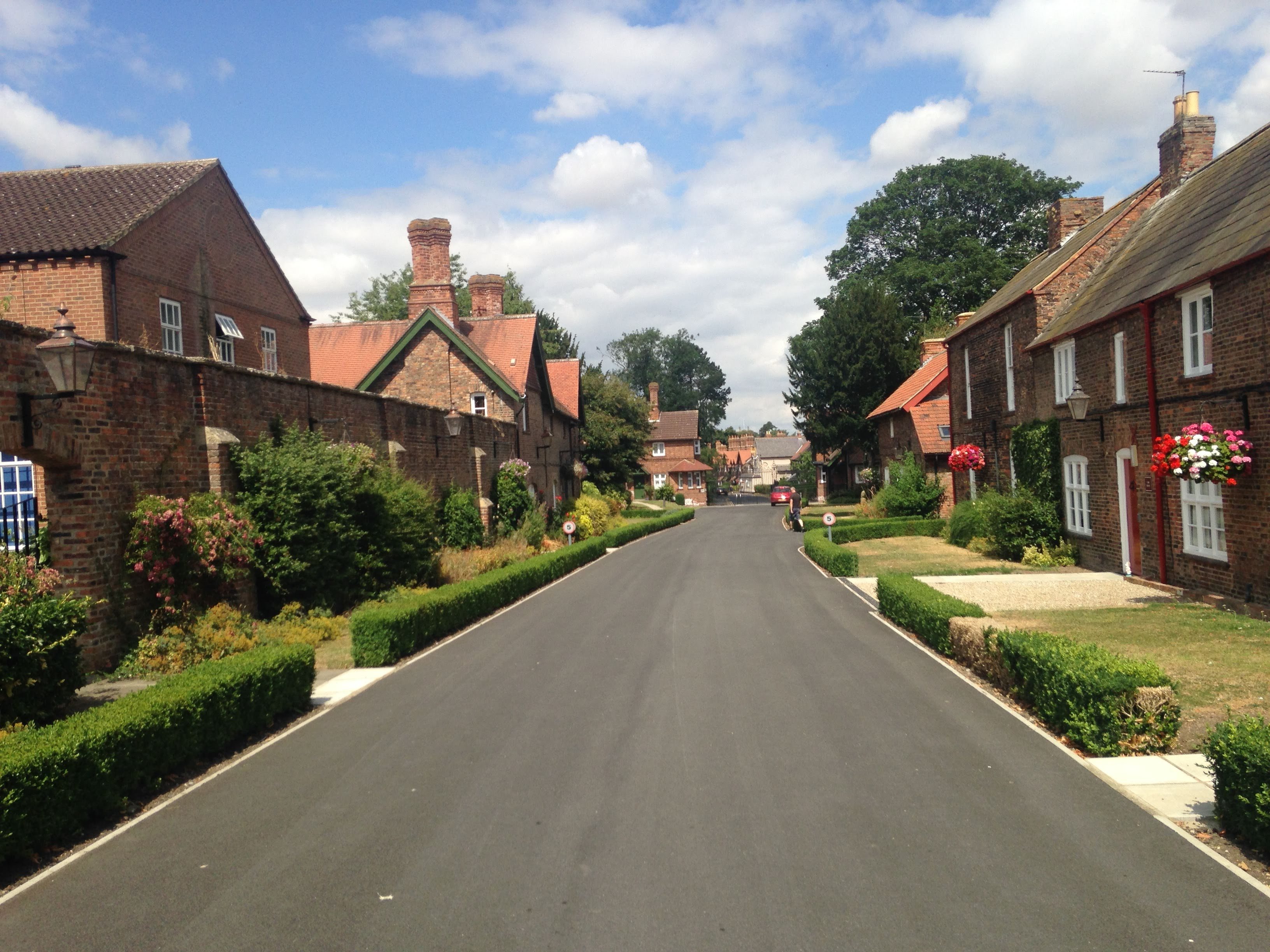 Queen Margaret's - leading to Park Gates