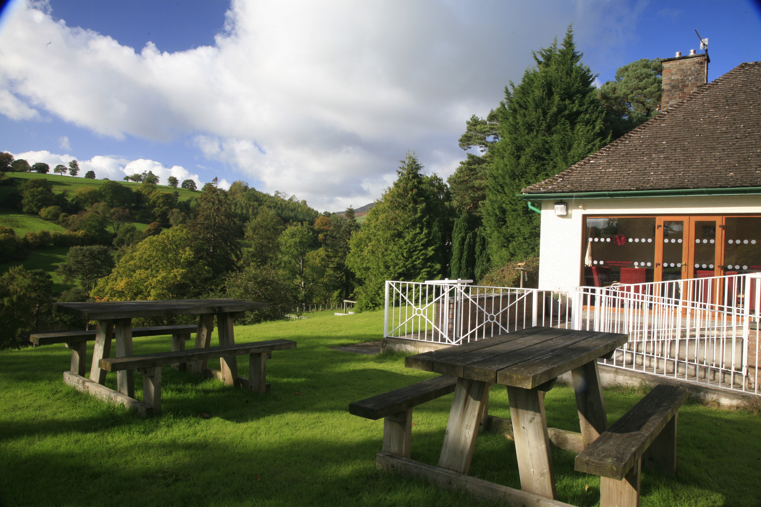 The Firs at Pendarren House - outside picnic benches