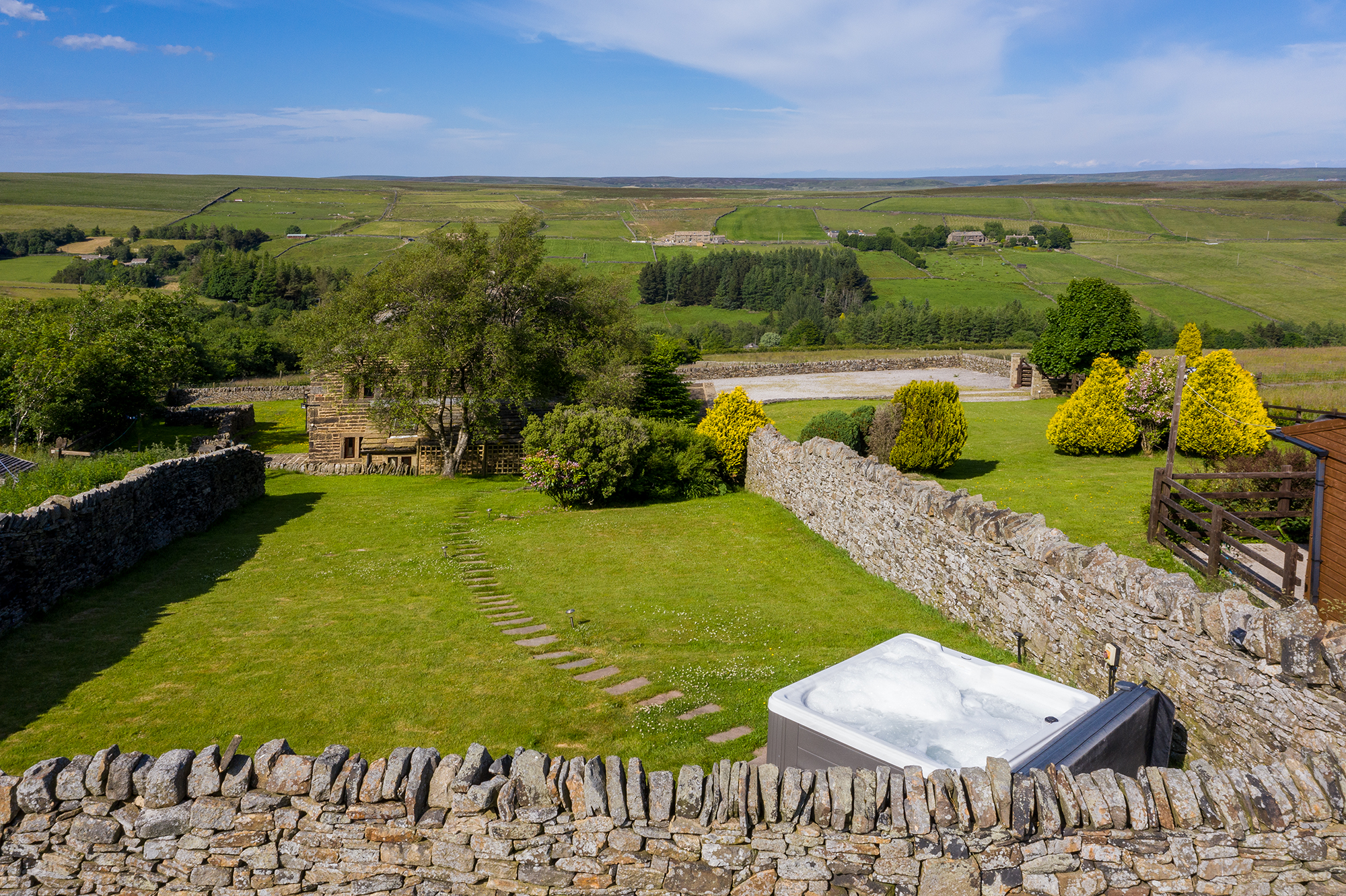 The Long View Yorkshire - expansive Yorkshire views from the hot tub too