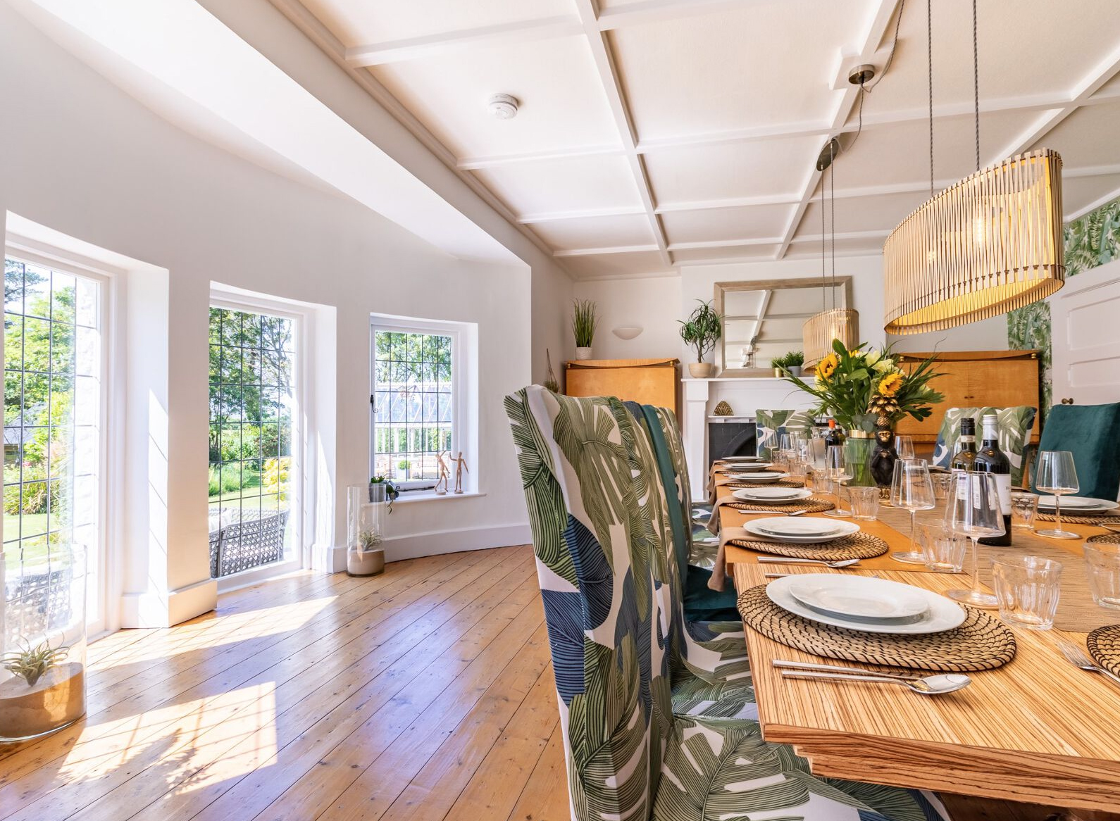 White House Bude - the bright dining room