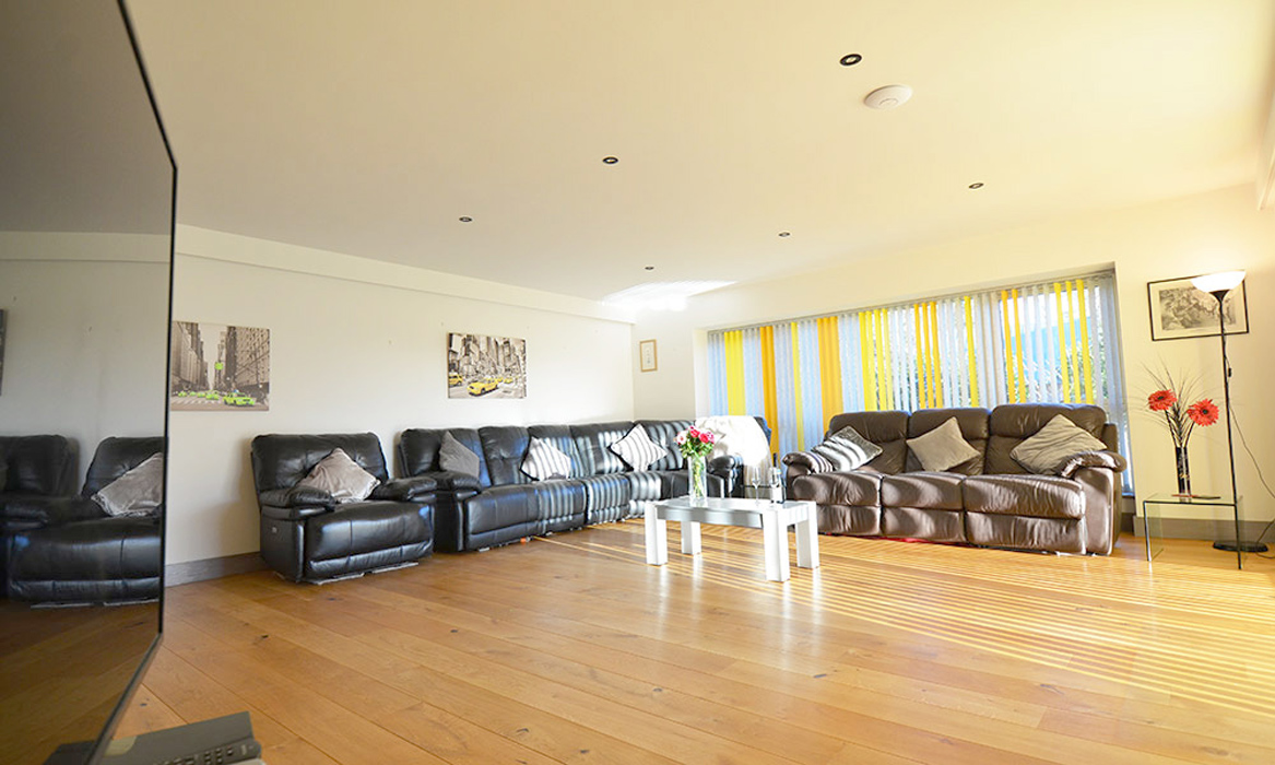 Silverwood Retreat - spacious living room