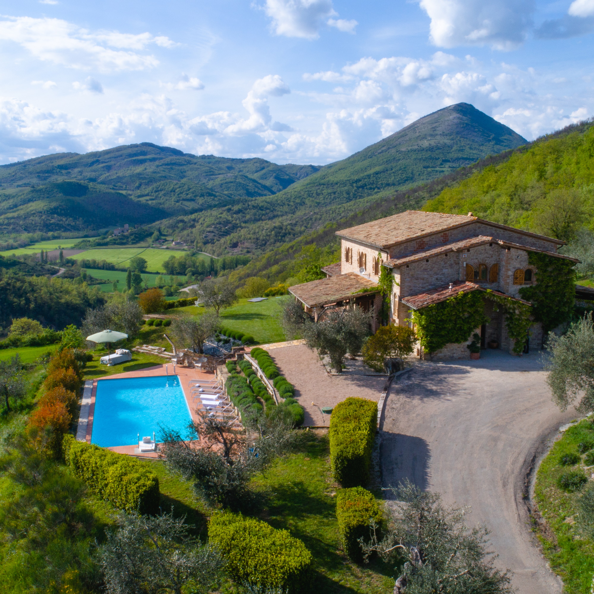 Casale Degli Olivi - Umbrian countryside mountains