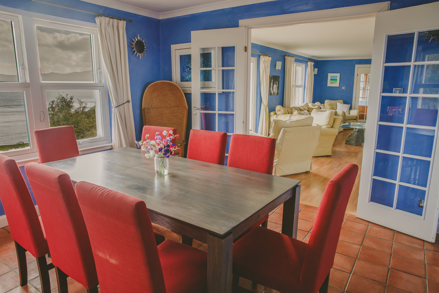 Crispie Lodge - dining area