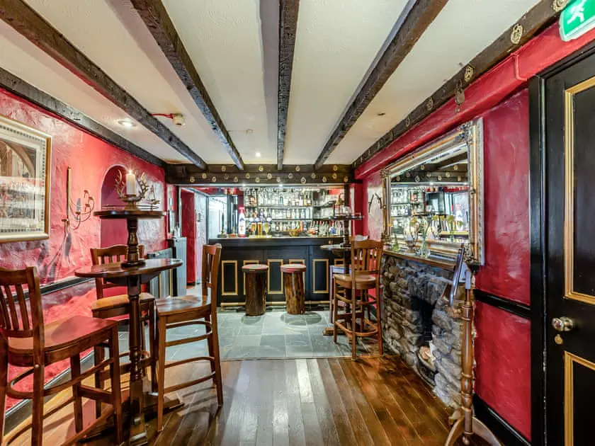 Tormaukin House - in house bar