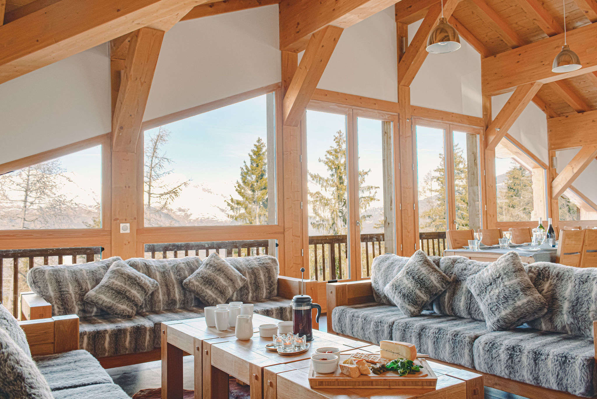 Chalet Flocon - balcony outside the open plan living room