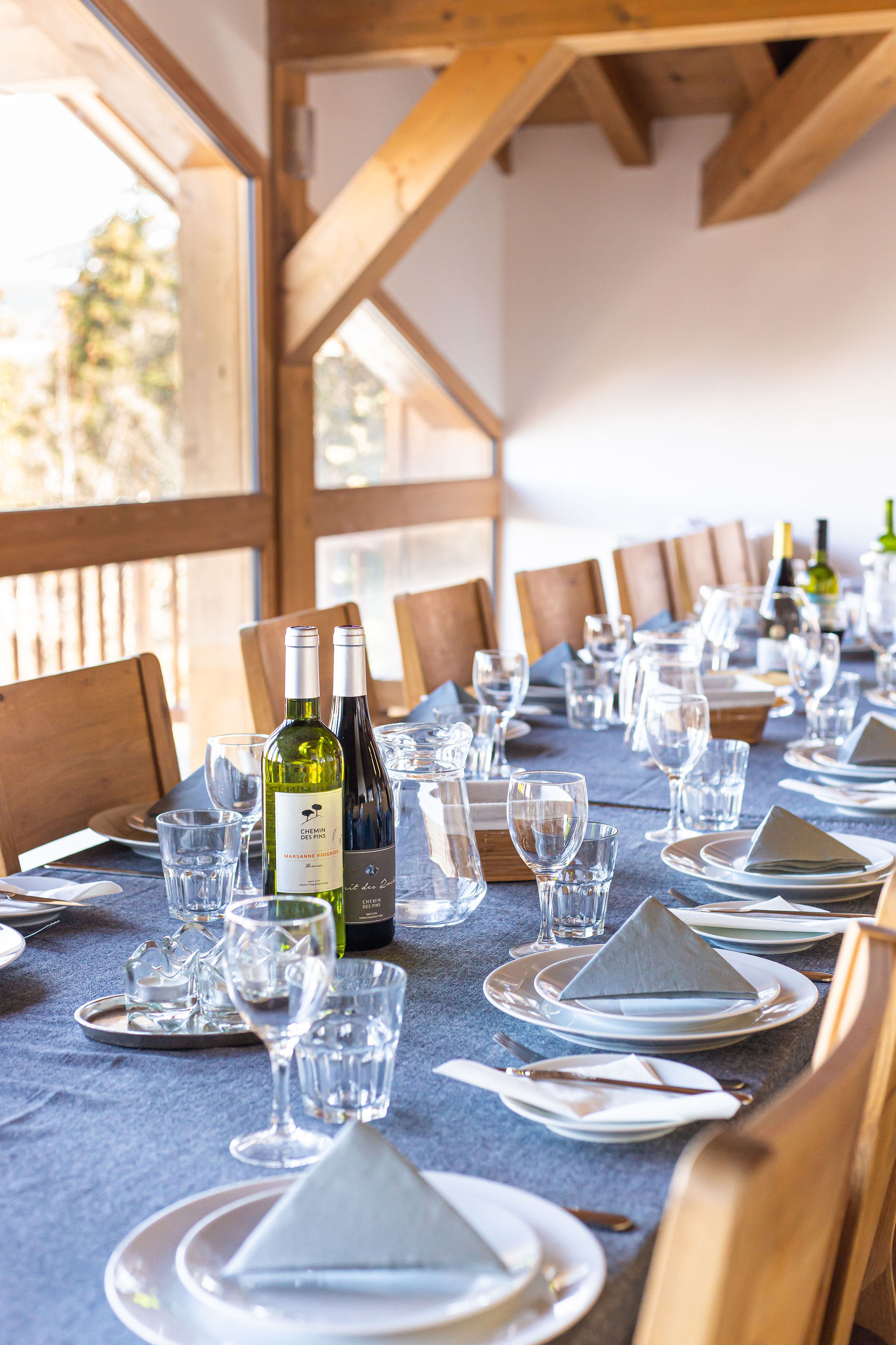 Chalet Flocon - large dining area for the whole group