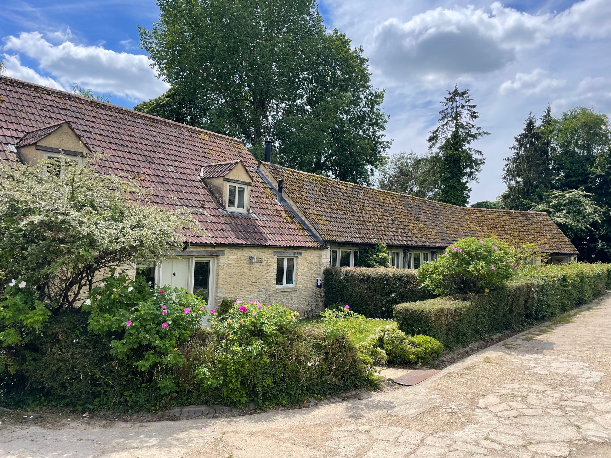 Doughton Cottages - Dovecote Barn
