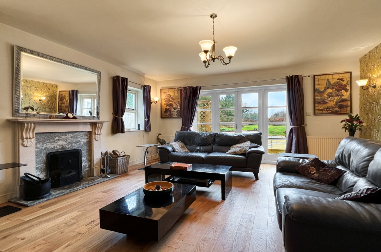 Meadow House Cambridgeshire - lounge with French doors to outside