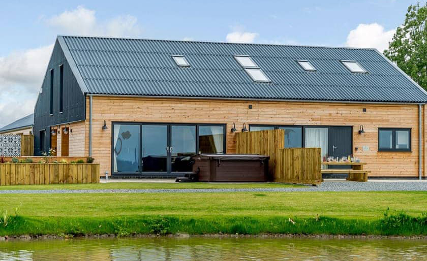 Medlam Barns - external with patio and hot tub