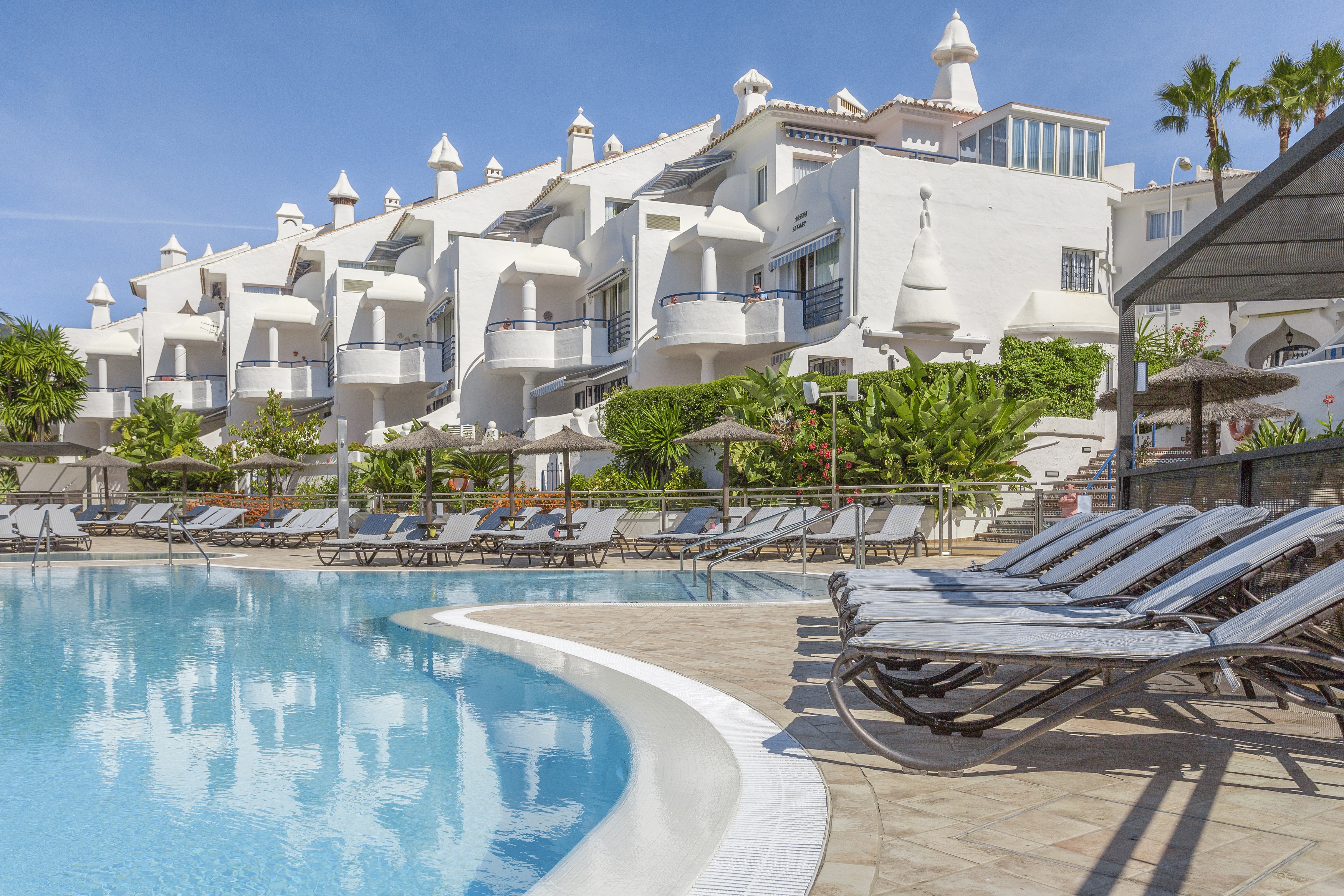 Sahara Sunset Club - stunning poolside apartments