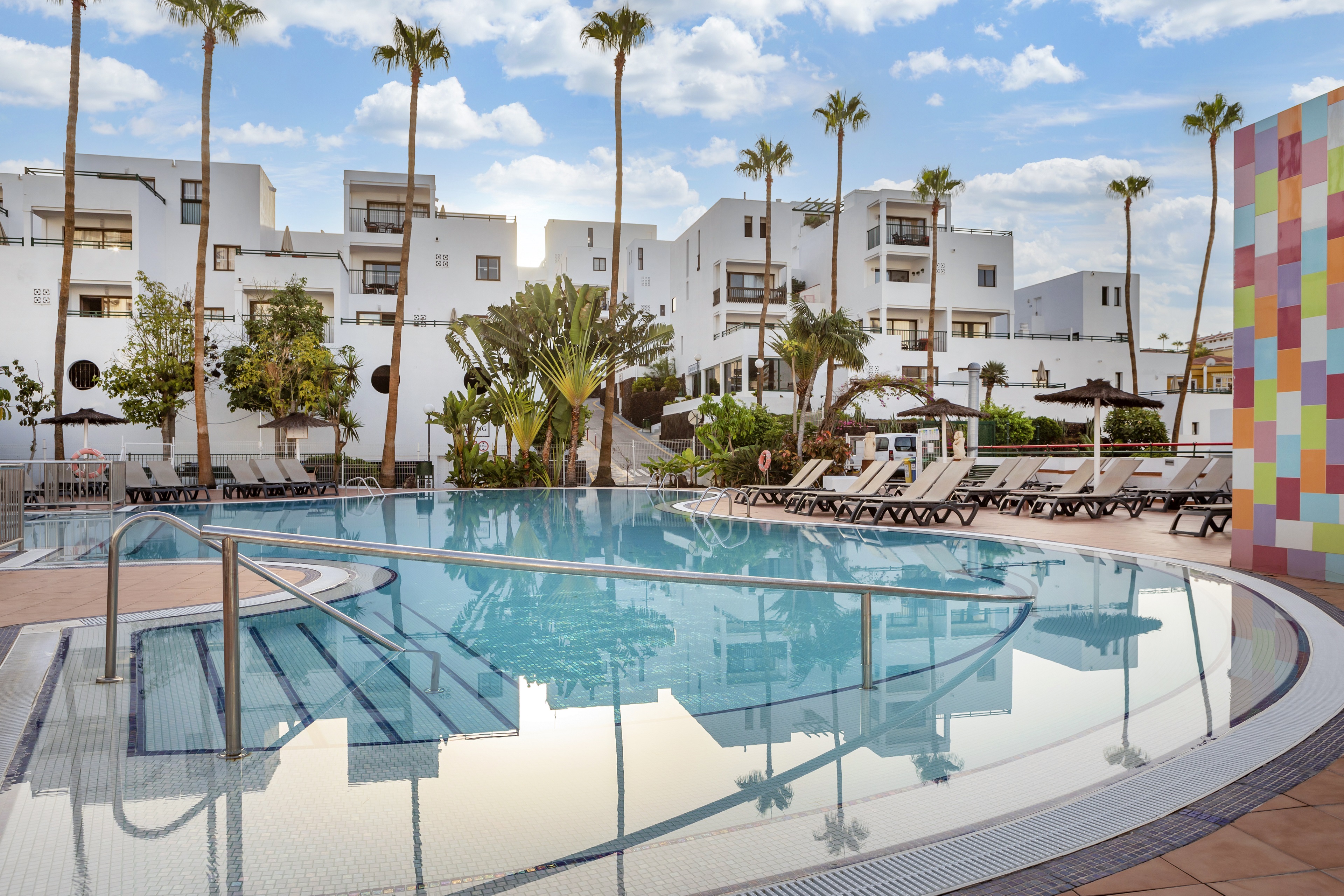 Sunset Bay Club - luxury pool and terrace