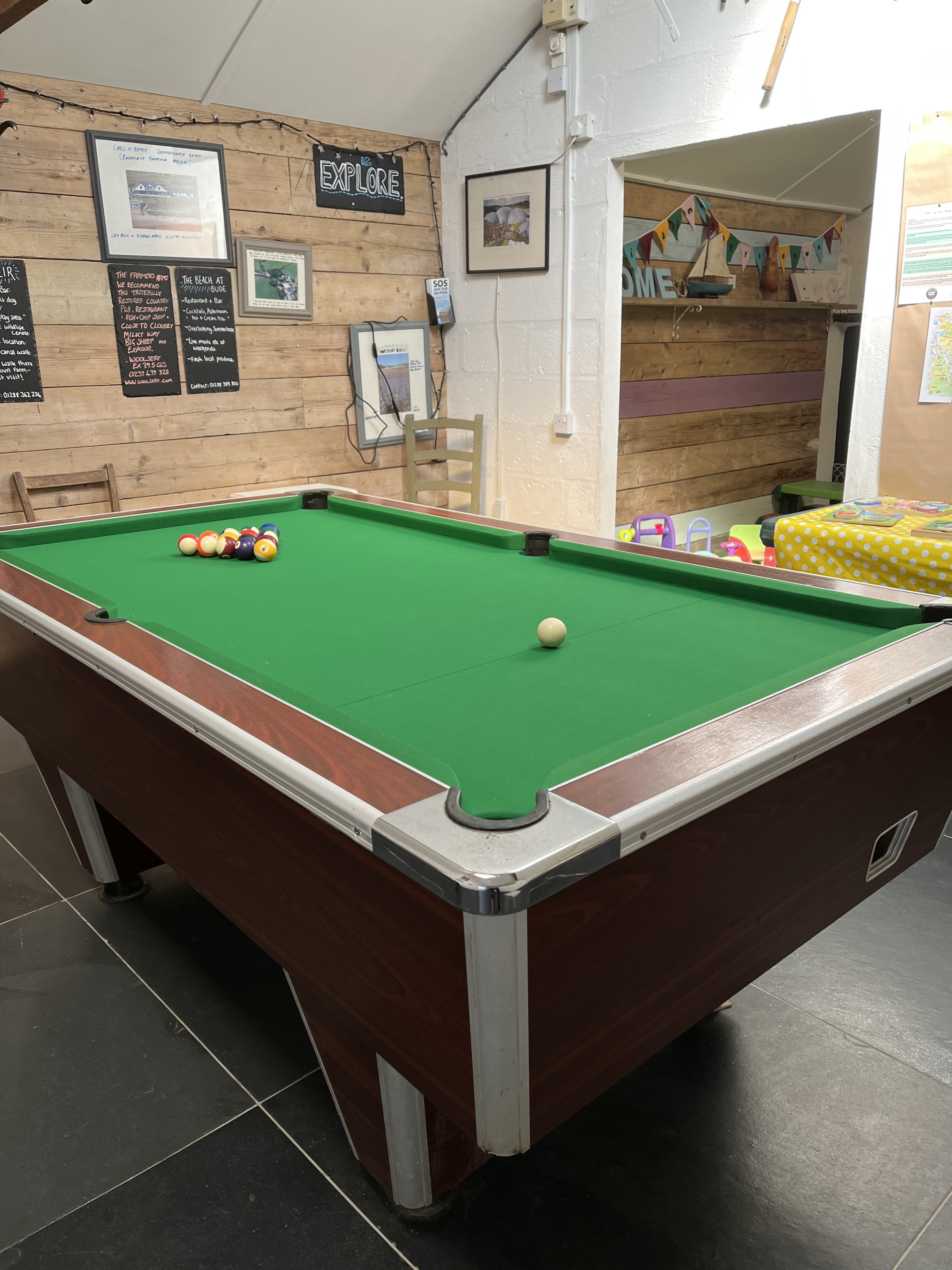 Barns at Court Farm - pool table in the indoor games room